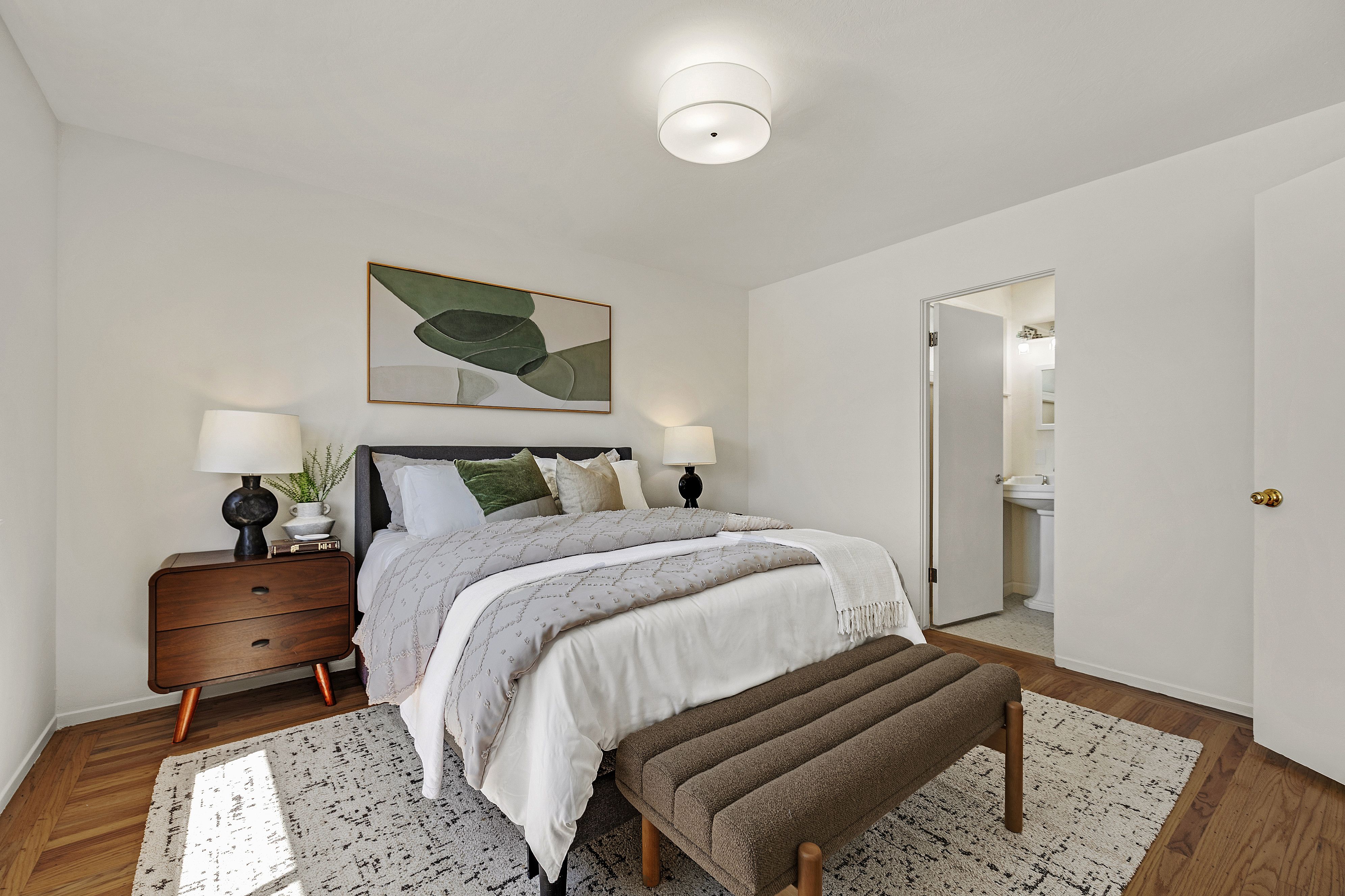  Classic Charm and Modern Comfort in This Rare San Lorenzo Home - 物件實景