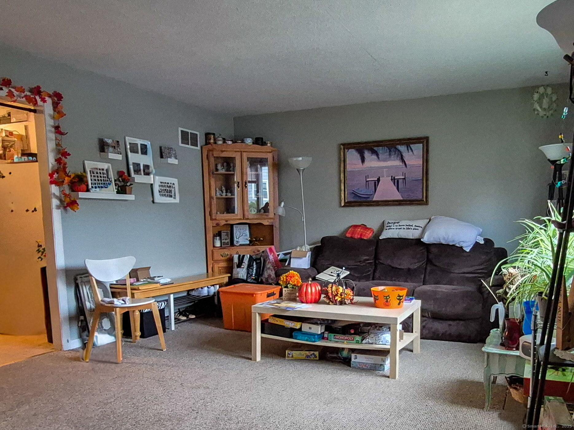 Wallingford, Connecticut, 06492, United States, 5 Bedrooms Bedrooms, ,4 BathroomsBathrooms,Residential,For Sale,1976200