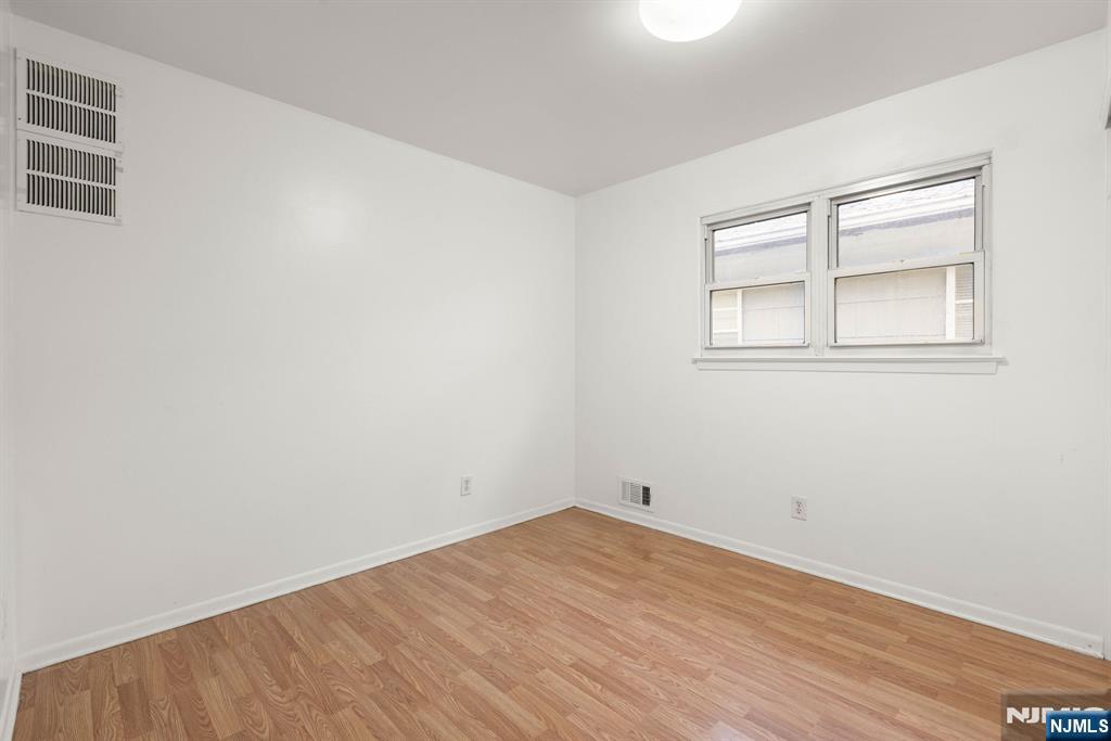 Harrison, New Jersey, 07029, United States, 6 Bedrooms Bedrooms, ,2 BathroomsBathrooms,Residential,For Sale,1992098