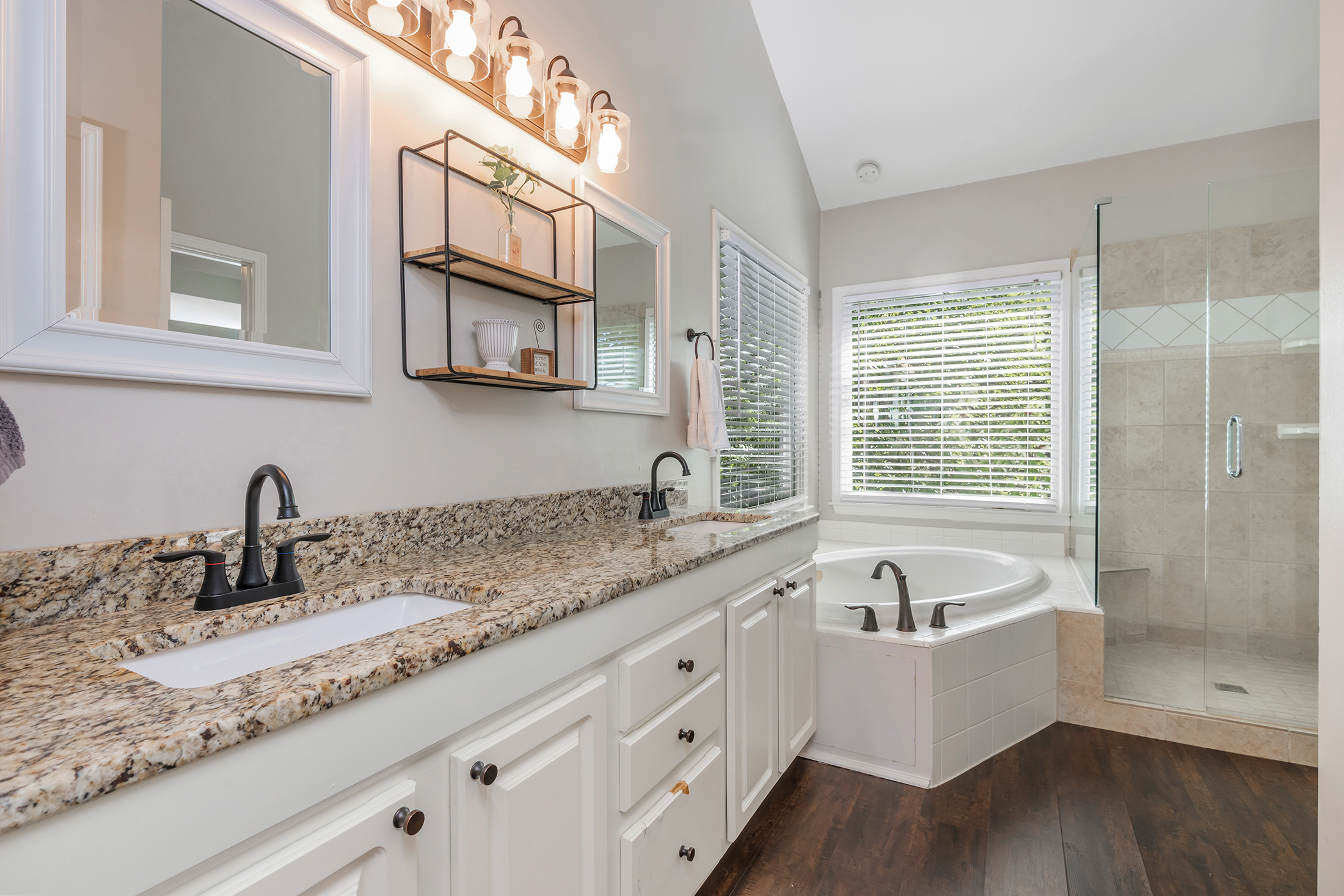  Timeless Charm Meets Effortless Everyday Living in the Heart of Alpharetta - 物件實景
