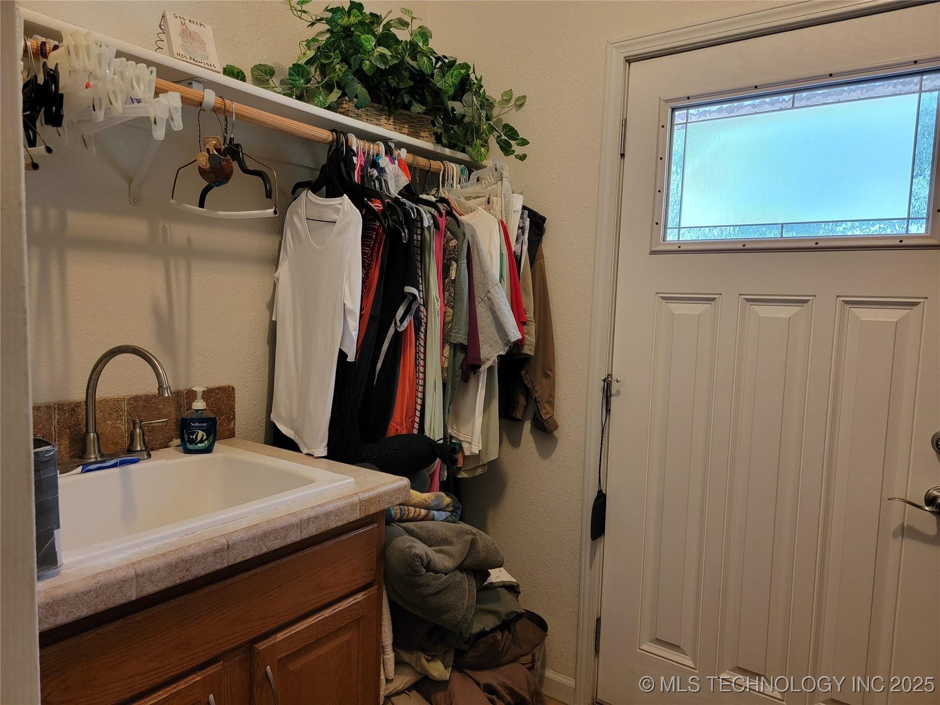 Gans, Oklahoma, 74936, United States, 4 Bedrooms Bedrooms, ,3 BathroomsBathrooms,Residential,For Sale,1981640