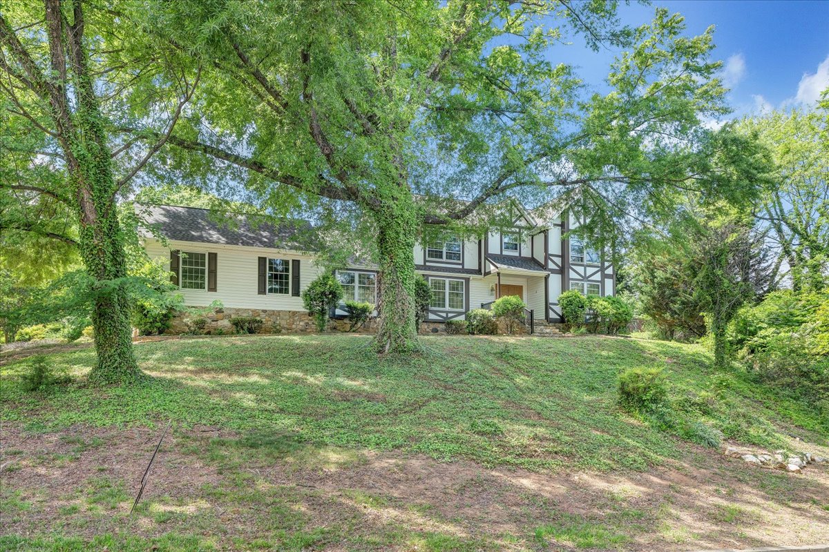 Roanoke, Virginia, 24015, United States, 5 Bedrooms Bedrooms, ,3 BathroomsBathrooms,Residential,For Sale,2043623