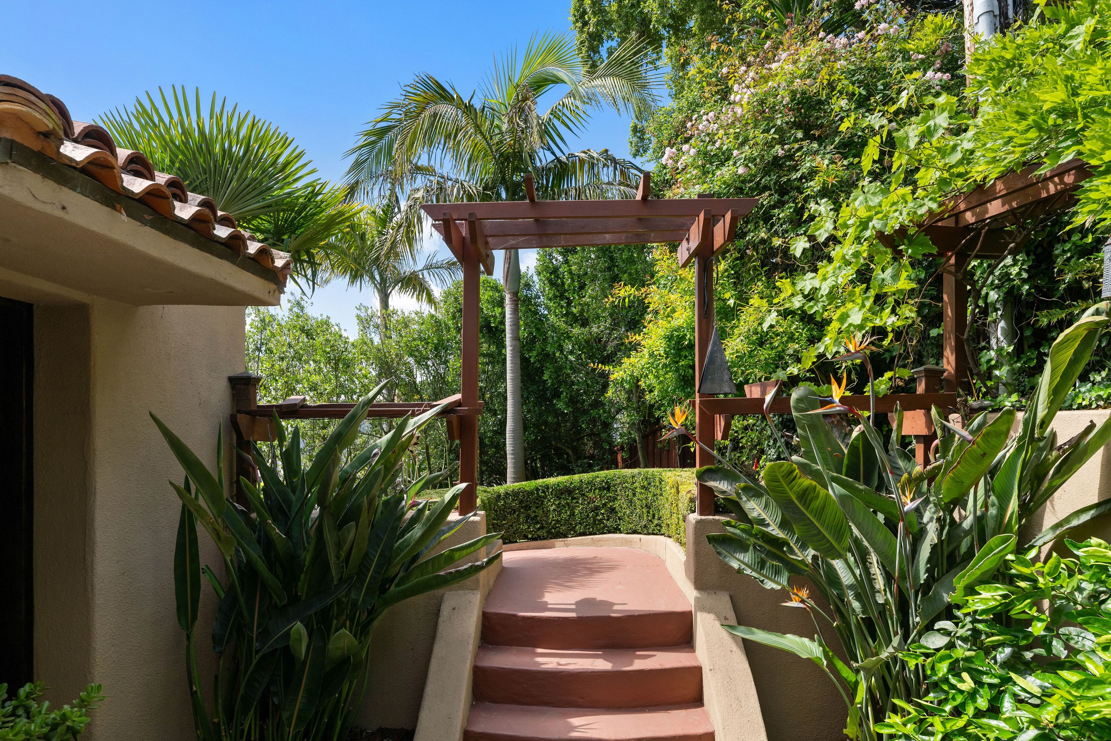  SPANISH REVIVAL ESTATE - 物件實景