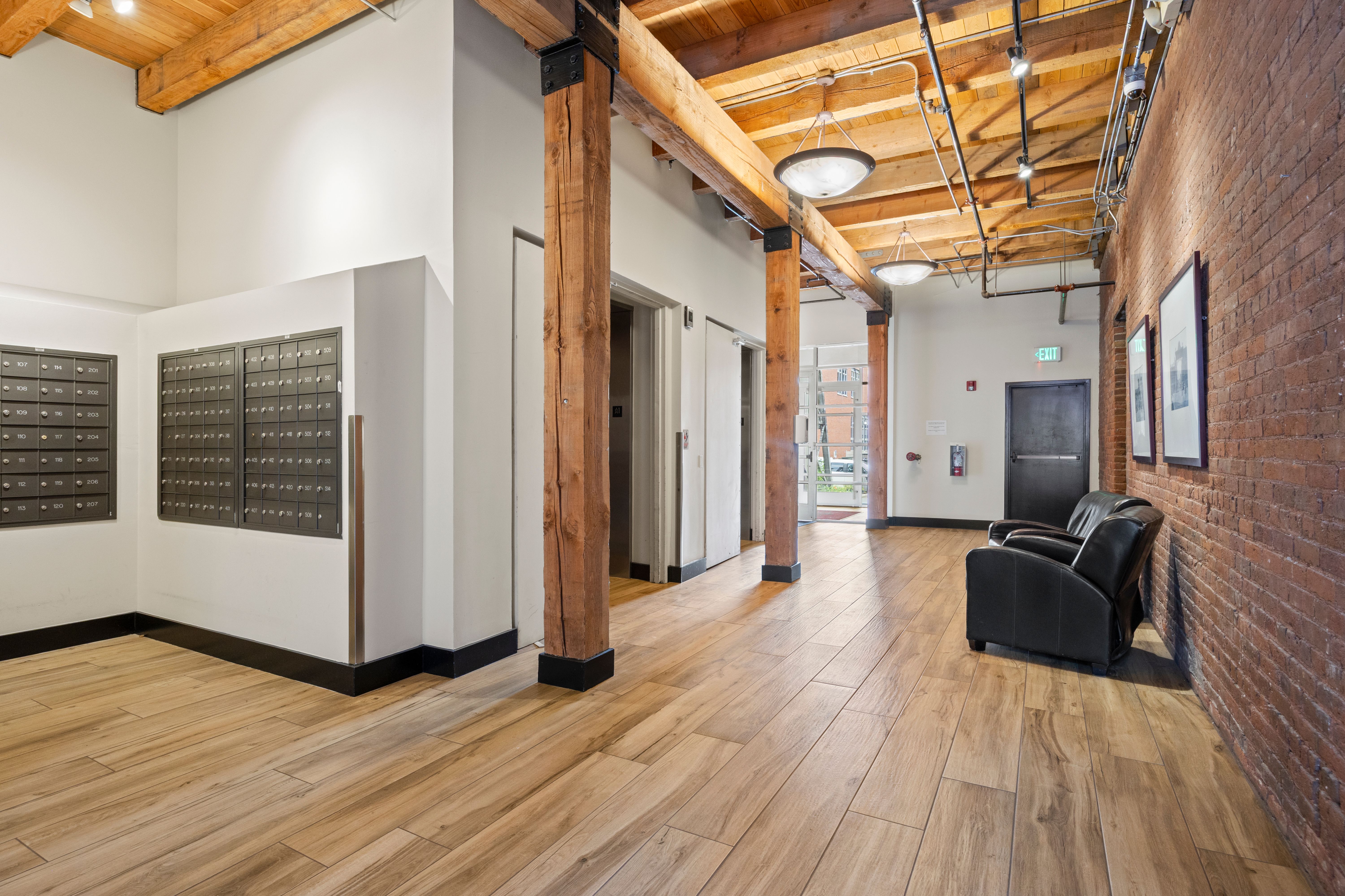  Historic WaterTower Loft with Modern Updates - 物件實景