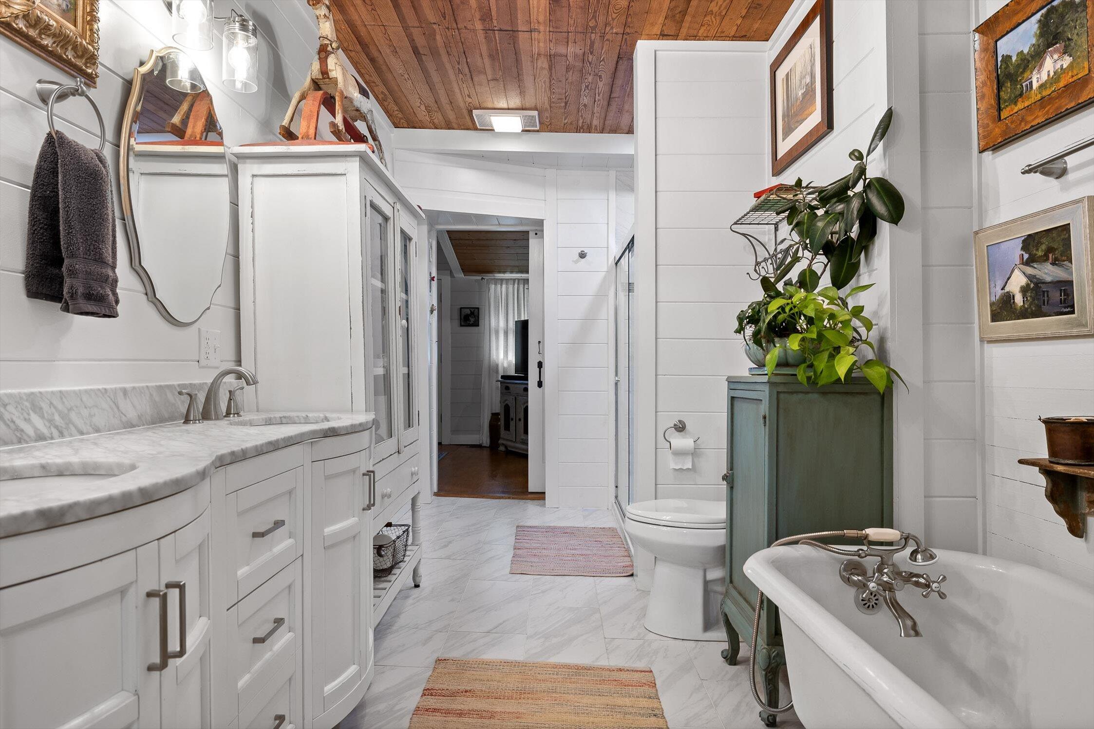 Mentone, Alabama, 35984, United States, 3 Bedrooms Bedrooms, ,2 BathroomsBathrooms,Residential,For Sale,1973723