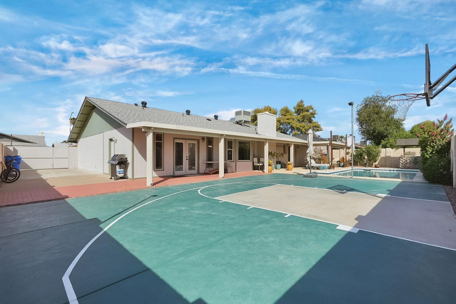  301 E Helena Drive  Phoenix, AZ - 物件實景