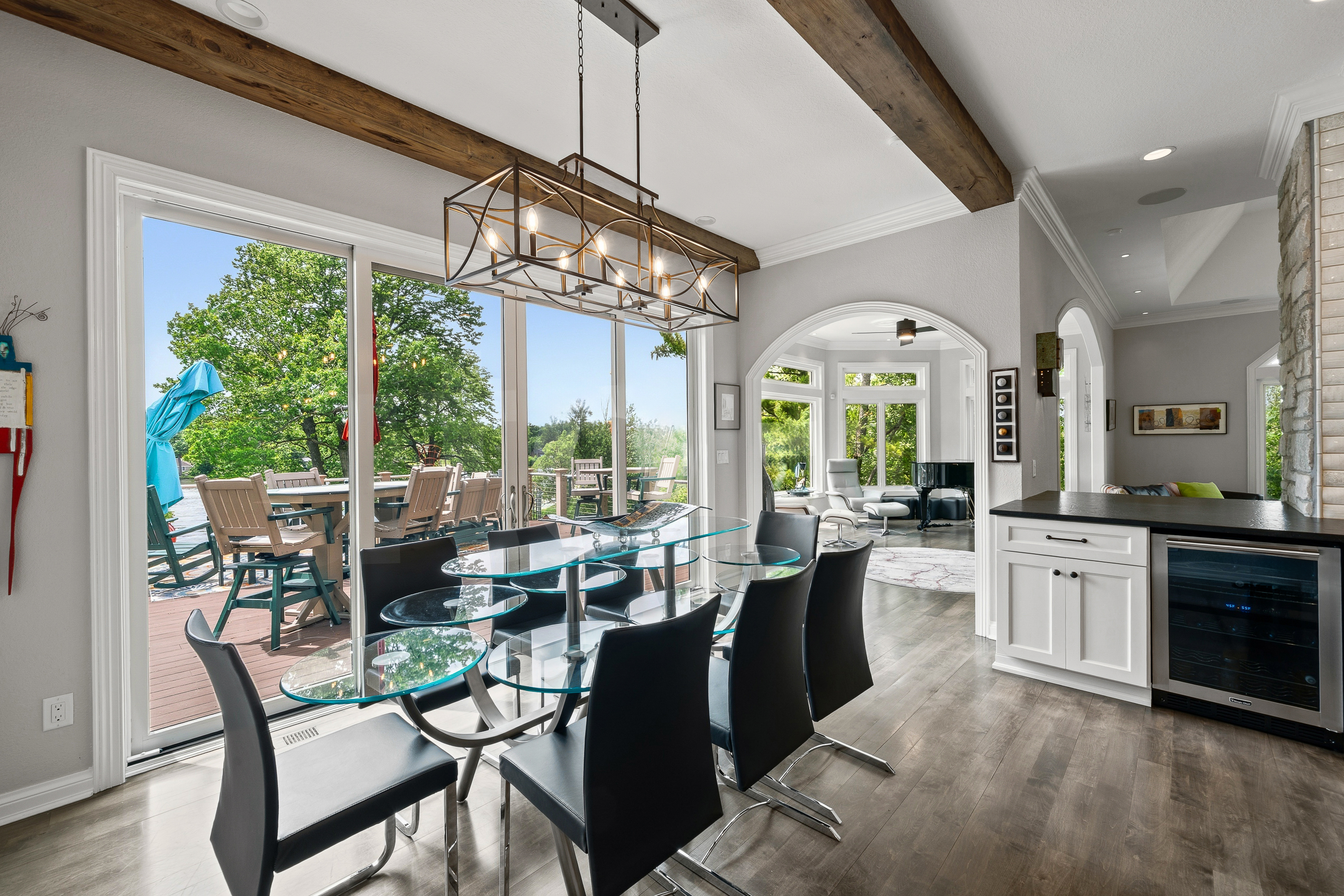  The Pinnacle of Luxury Living: 2.3-Acre Private Tichigan Lake Estate - 物件實景