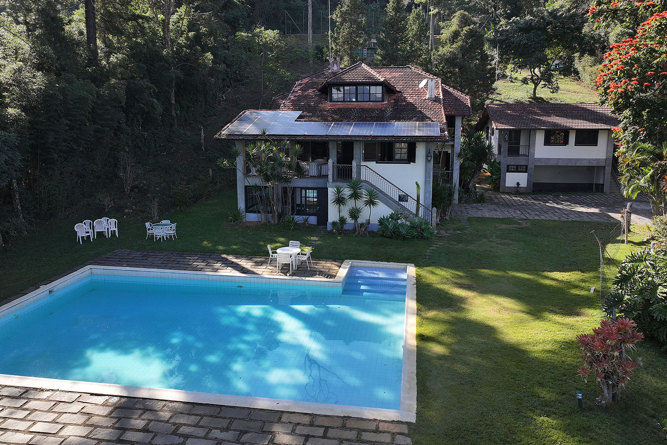  Mountain retreat with comprehensive leisure amenities and guest accommodations - 物件實景