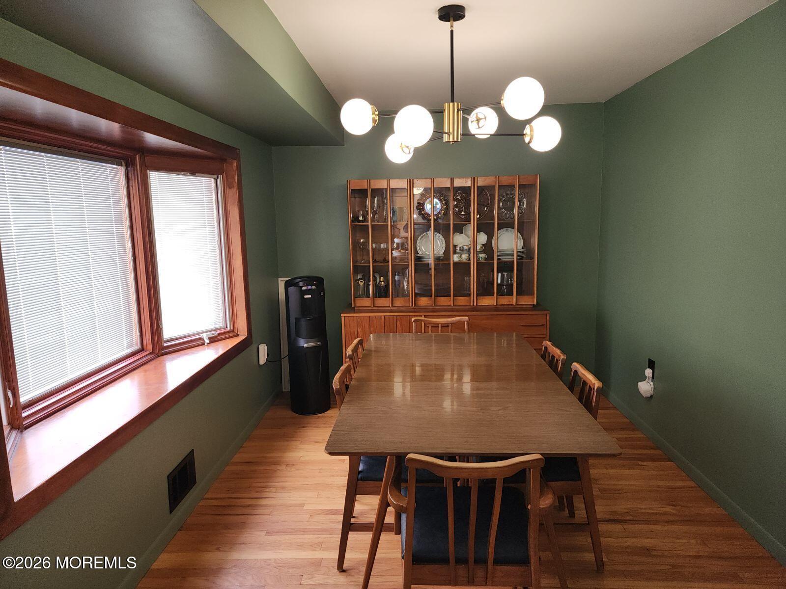 Belford, New Jersey, 07718, United States, 3 Bedrooms Bedrooms, ,2 BathroomsBathrooms,Residential,For Sale,2014823