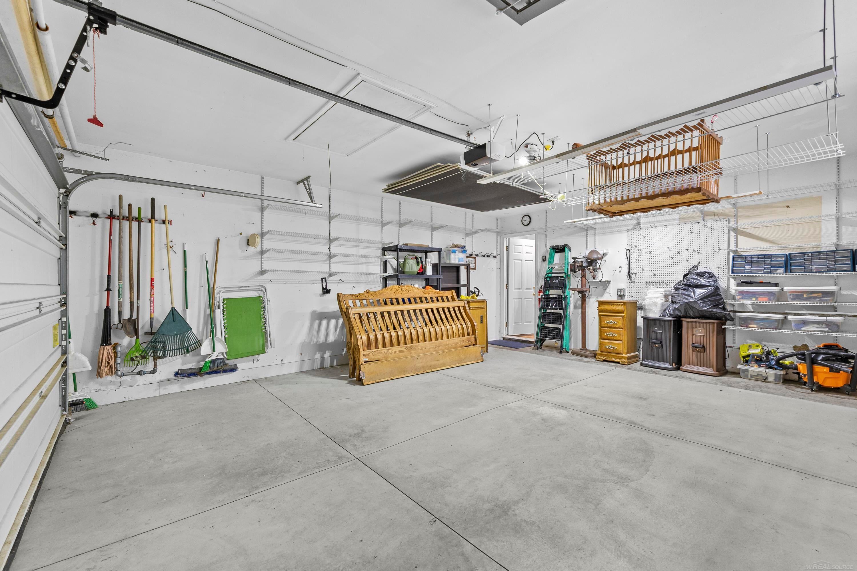 Harrison Twp, Michigan, 48045, United States, 3 Bedrooms Bedrooms, ,2 BathroomsBathrooms,Residential,For Sale,2005468