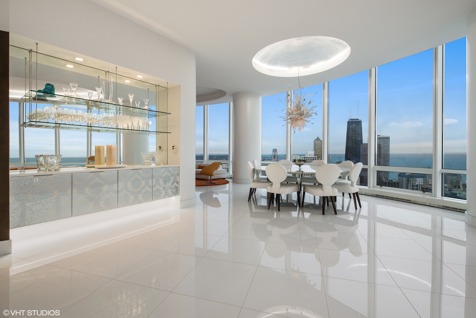 Chicago, Illinois, 60611, United States, 3 Bedrooms Bedrooms, ,5 BathroomsBathrooms,Residential,For Sale,1940943