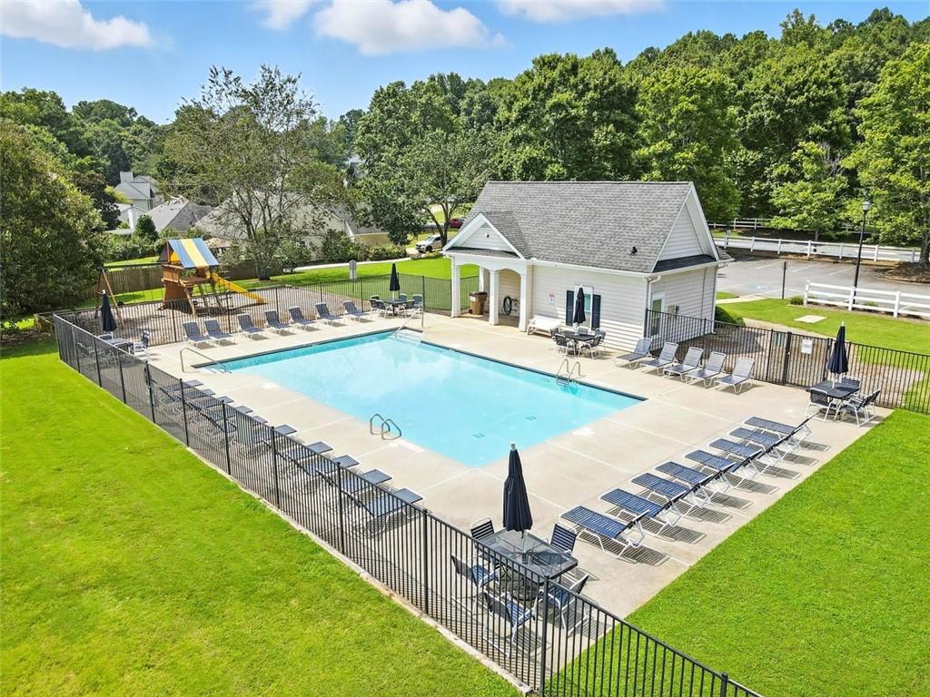 Cumming, Georgia, 30040, United States, 4 Bedrooms Bedrooms, ,3 BathroomsBathrooms,Residential,For Sale,1925510
