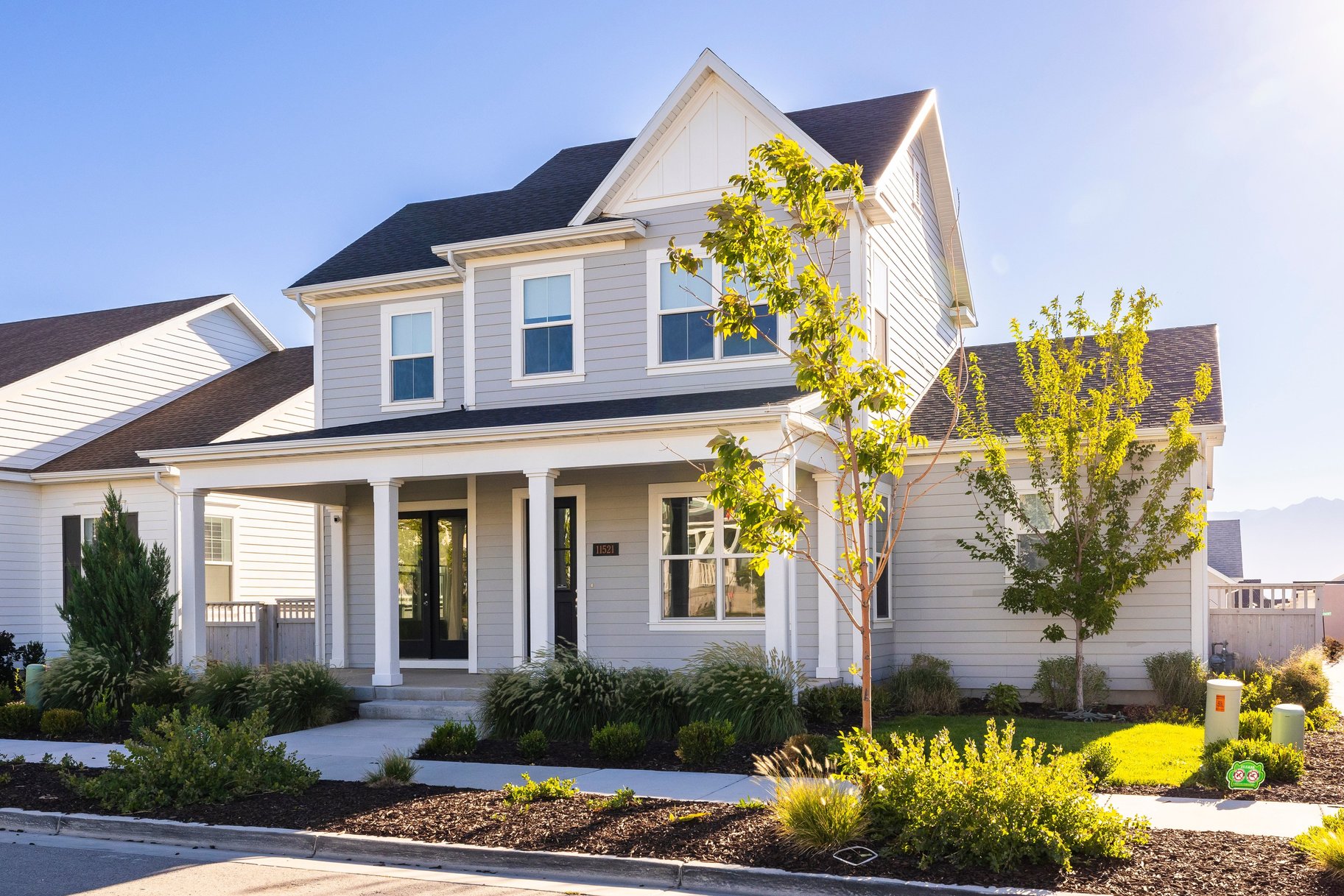  Beautiful Daybreak Home with Space, Style & a Private Backyard - 物件實景