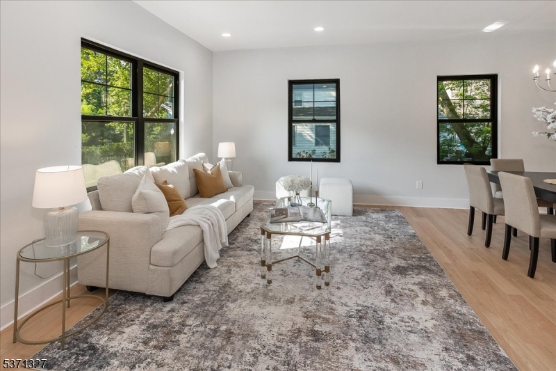 Chatham Boro, New Jersey, 07928, United States, 5 Bedrooms Bedrooms, ,6 BathroomsBathrooms,Residential,For Sale,2002999