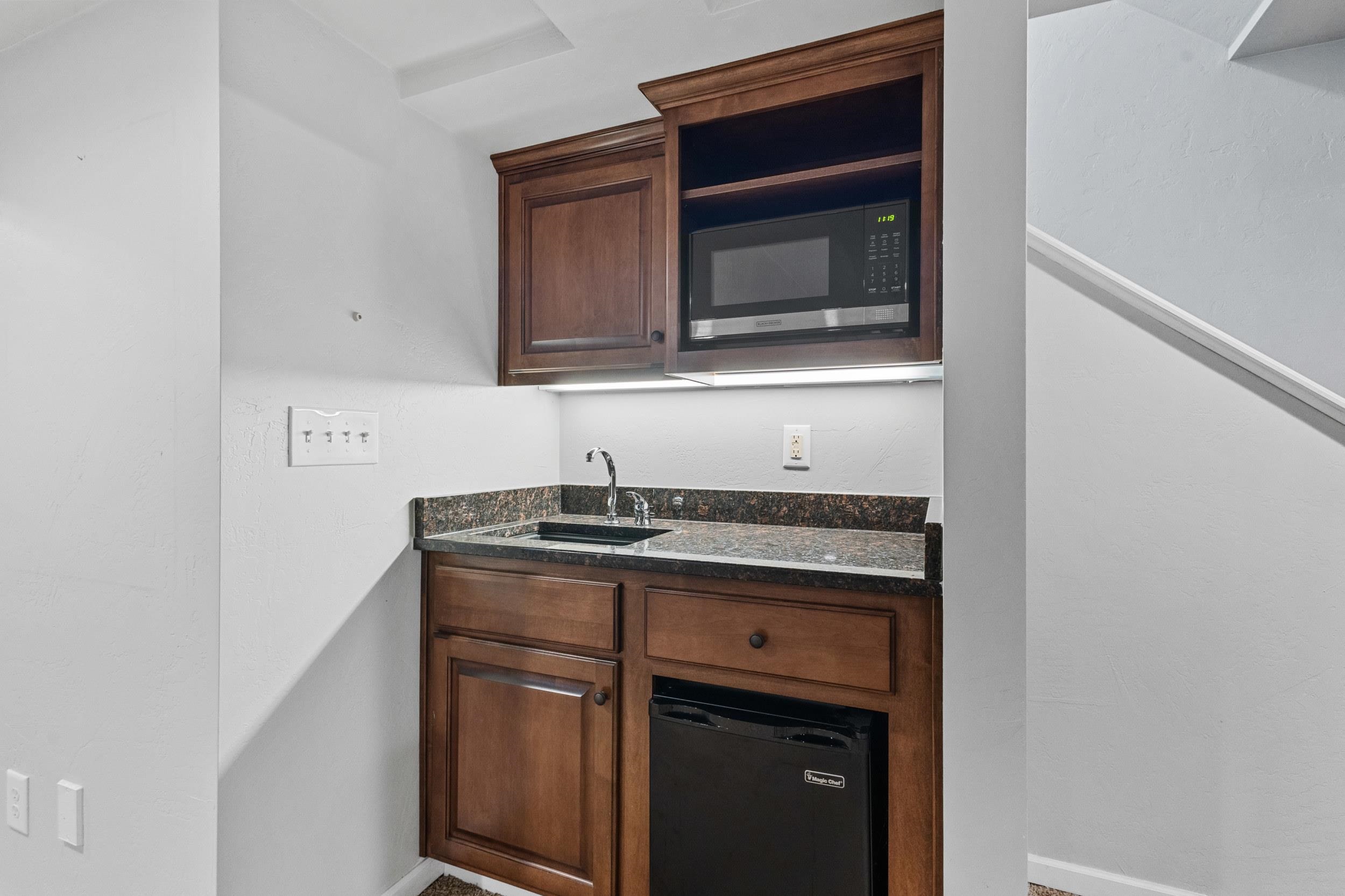 Neenah, Wisconsin, 54956, United States, 4 Bedrooms Bedrooms, ,4 BathroomsBathrooms,Residential,For Sale,1930712
