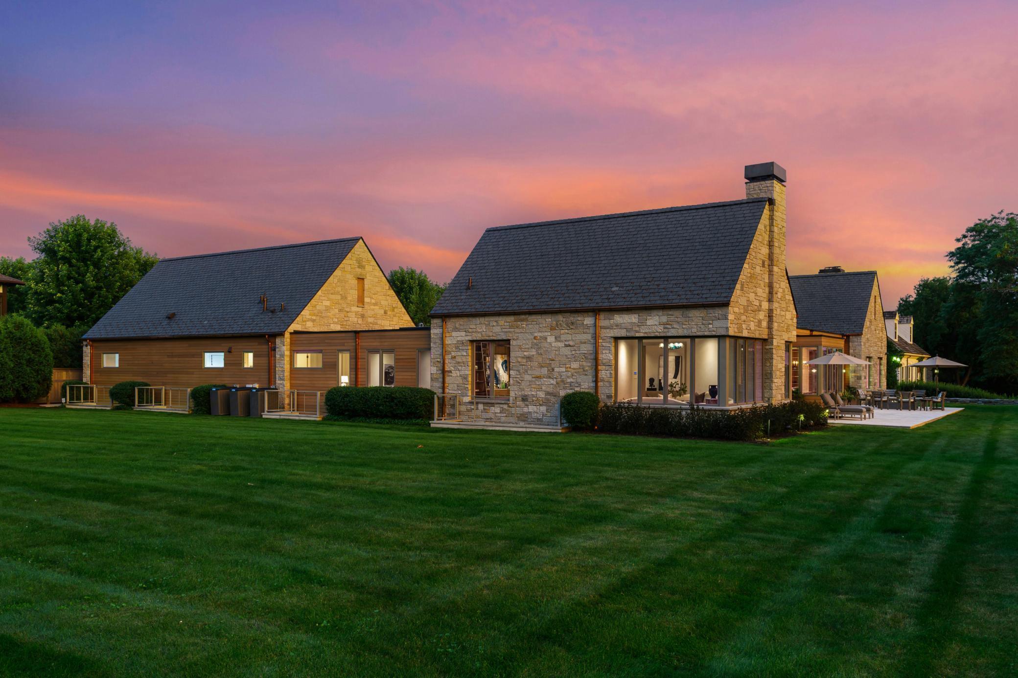 Minneapolis, Minnesota, 55405, United States, 5 Bedrooms Bedrooms, ,1 BathroomBathrooms,Residential,For Sale,1897759