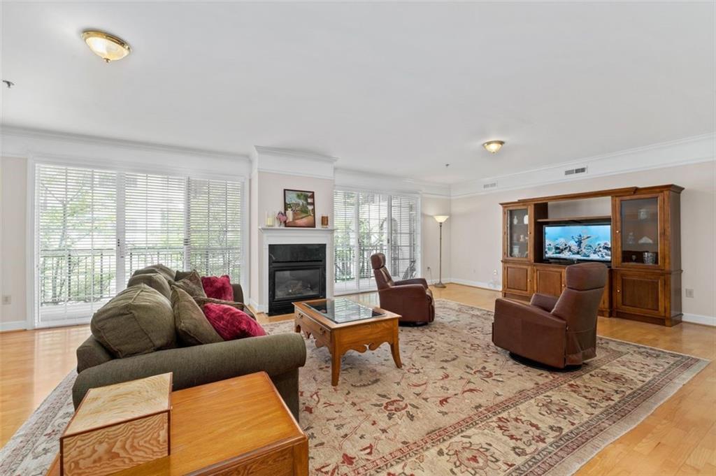 Atlanta, Georgia, 30327, United States, 2 Bedrooms Bedrooms, ,3 BathroomsBathrooms,Residential,For Sale,1895393