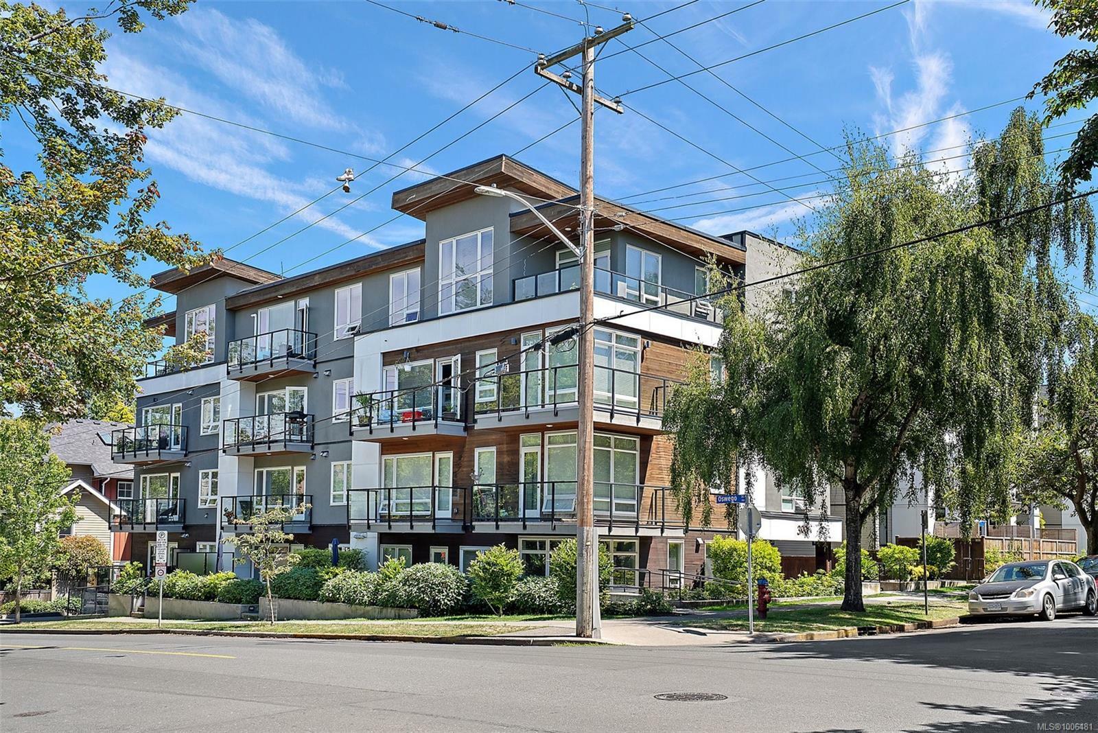 VICTORIA, British Columbia, V8V 1R5, CA, 2 Bedrooms Bedrooms, ,Residential,For Sale,1885284