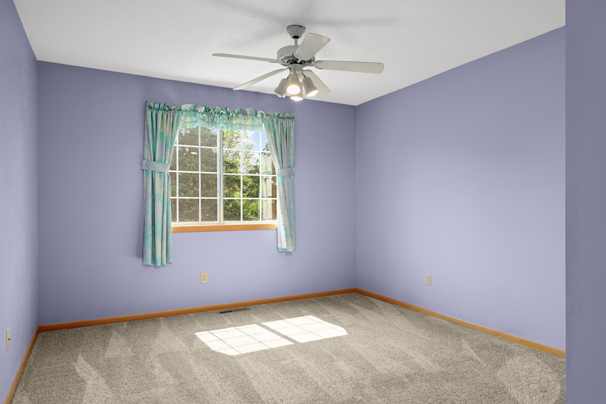 Sun-Filled End Unit in Prime Eagan Location - 物件實景