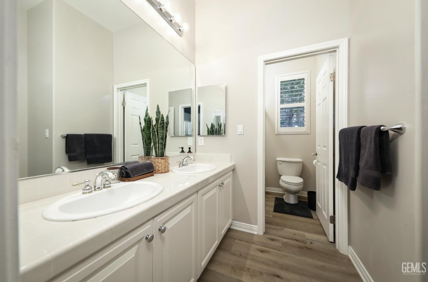 Bakersfield, California, 93312, United States, 3 Bedrooms Bedrooms, ,2 BathroomsBathrooms,Residential,For Sale,1987414