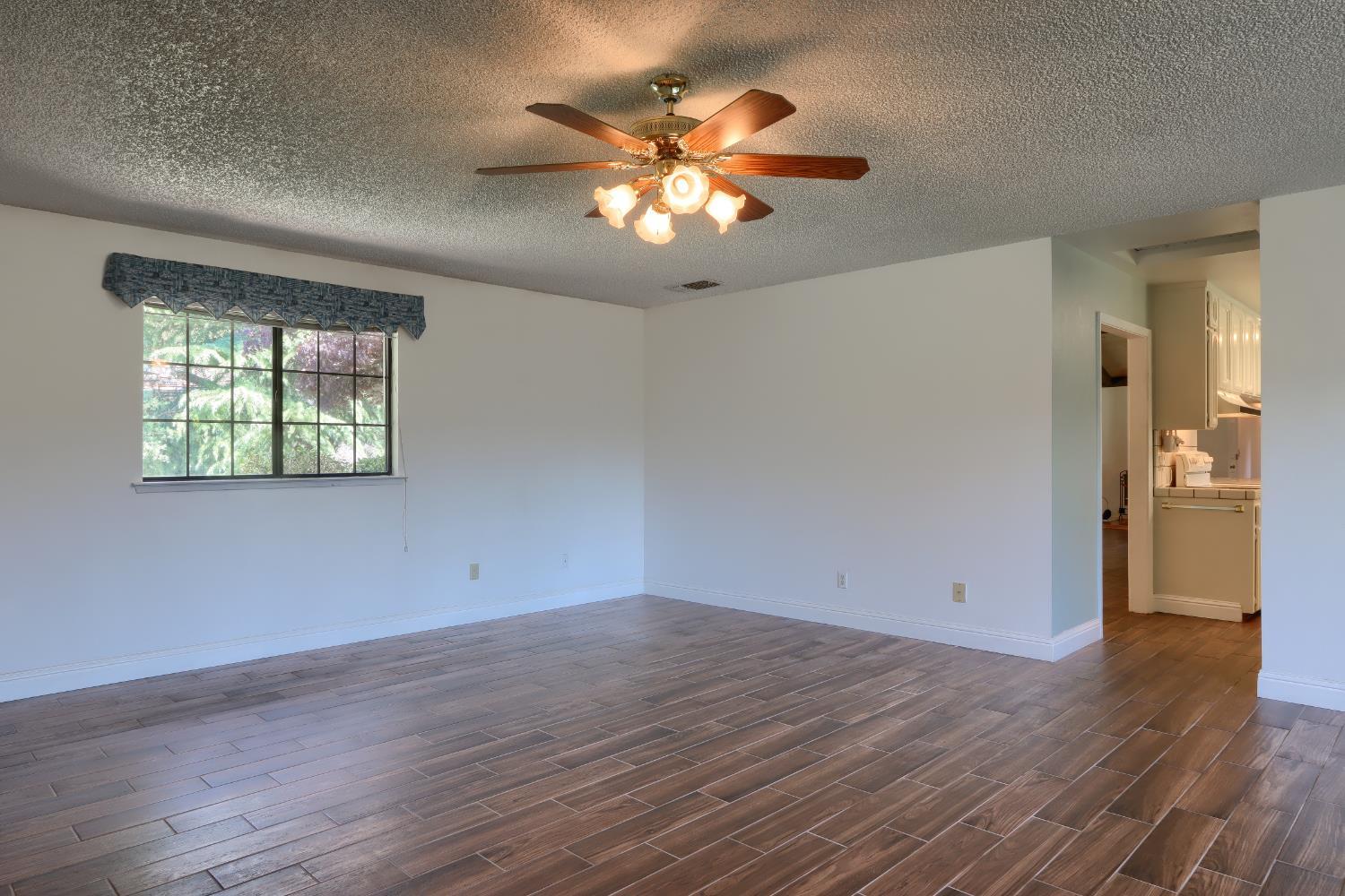 Ahwahnee, California, 93601, United States, 3 Bedrooms Bedrooms, ,2 BathroomsBathrooms,Residential,For Sale,1915922