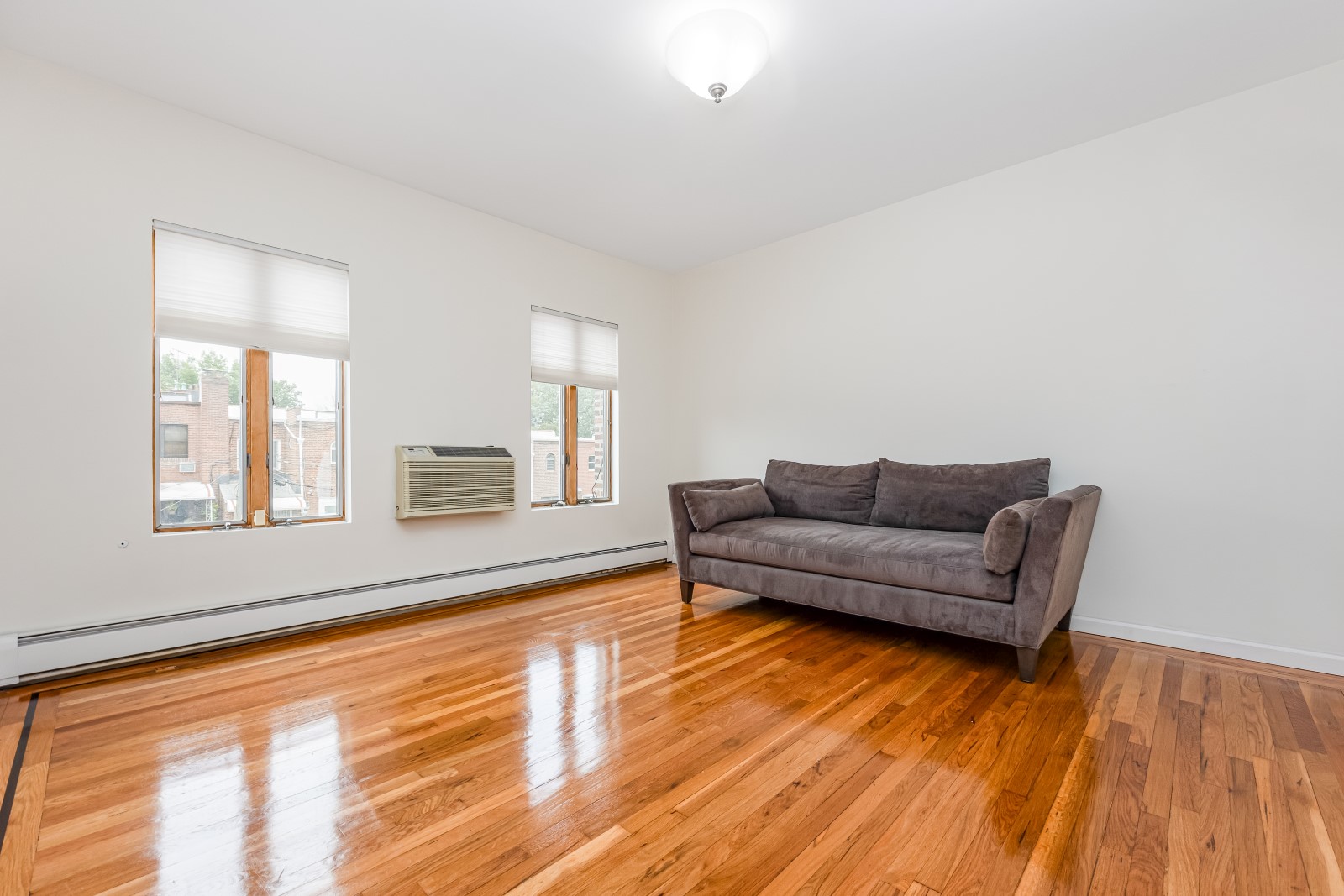 Middle Village, New York, 11379, United States, 3 Bedrooms Bedrooms, ,2 BathroomsBathrooms,Residential,For Sale,1941665