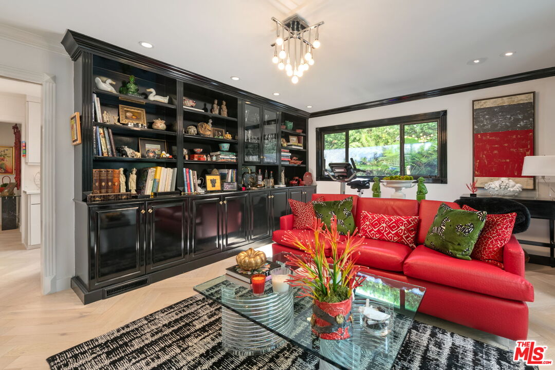 Los Angeles, California, 90049, United States, 4 Bedrooms Bedrooms, ,1 BathroomBathrooms,Residential,For Sale,1991602