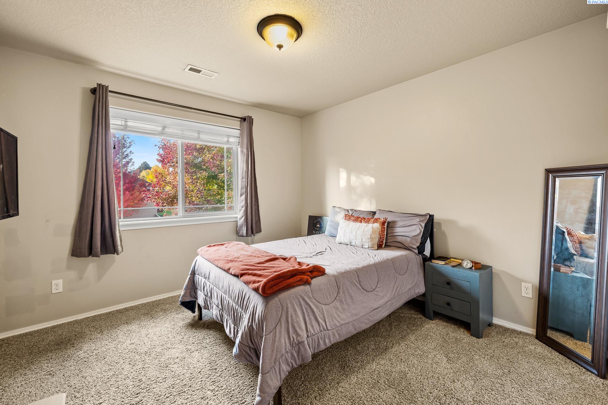 Kennewick, Washington, 99338, United States, 4 Bedrooms Bedrooms, ,3 BathroomsBathrooms,Residential,For Sale,1982934