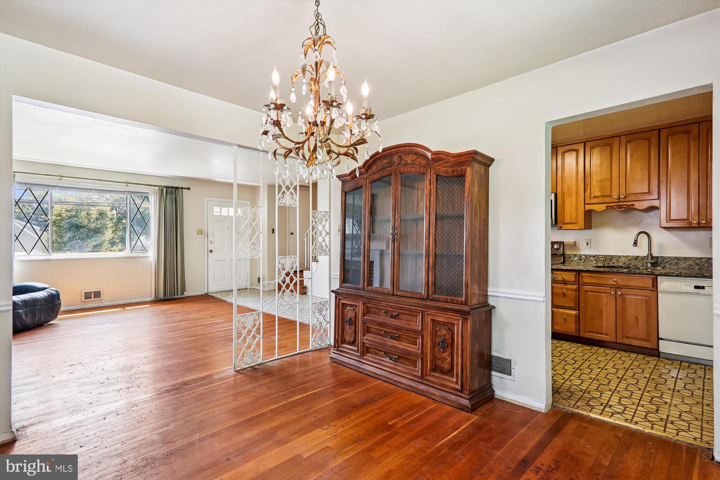 Silver Spring, Maryland, 20903, United States, 4 Bedrooms Bedrooms, ,2 BathroomsBathrooms,Residential,For Sale,1919736