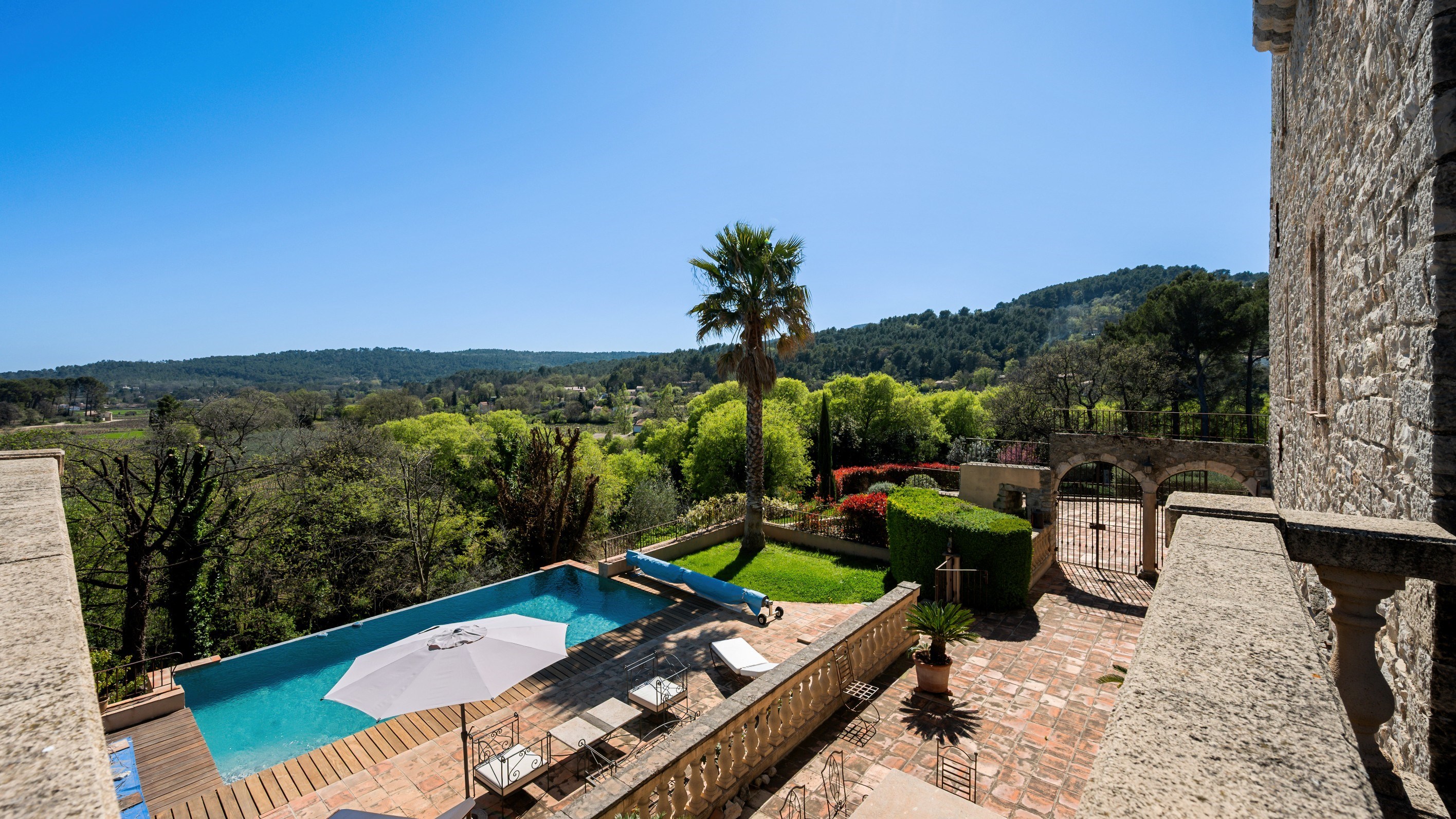  A Medieval Tower Reimagined as an Exceptional Residence - 物件實景