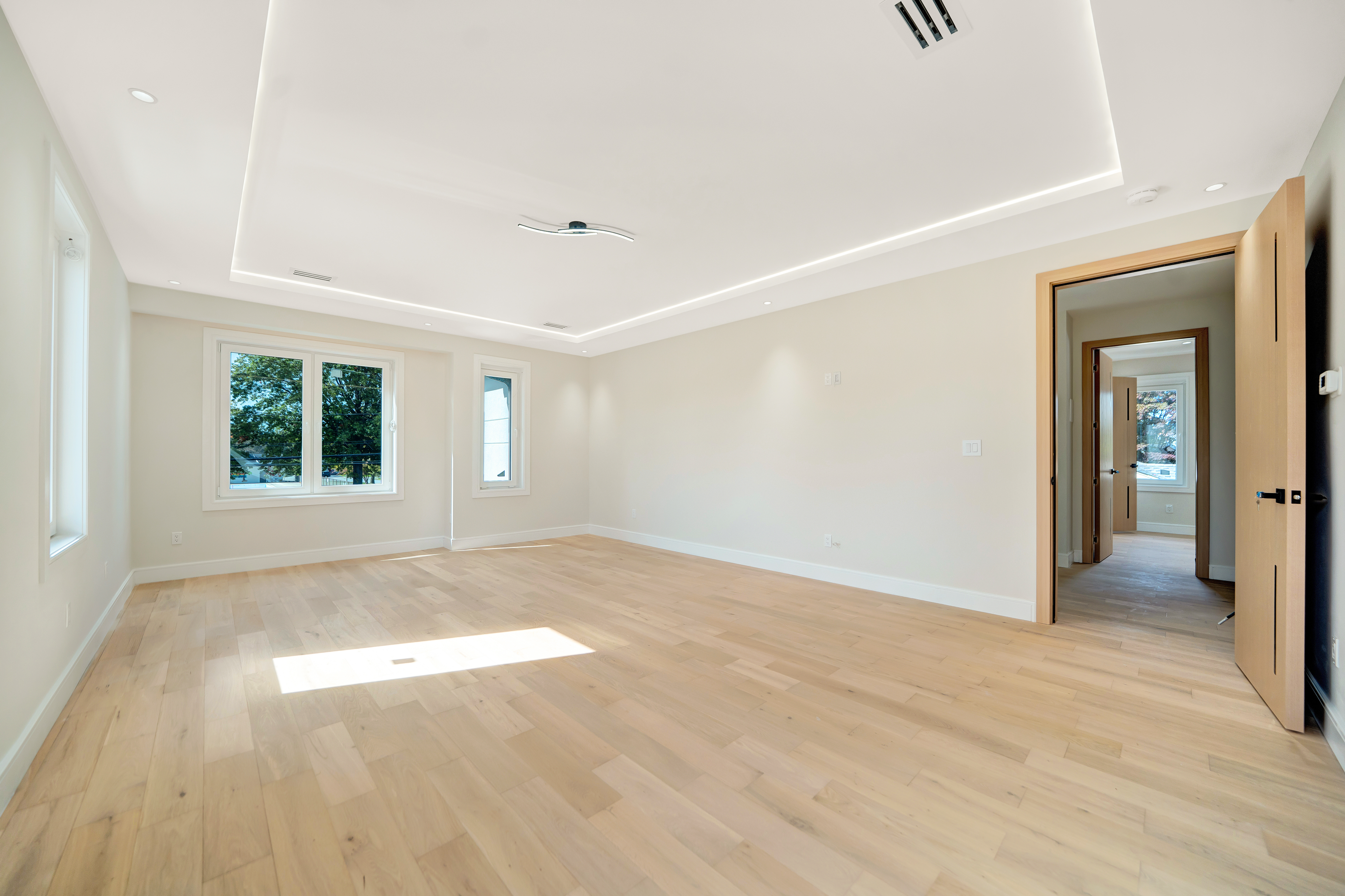  748 Carman Avenue, Westbury, NY, 11590 - 物件實景