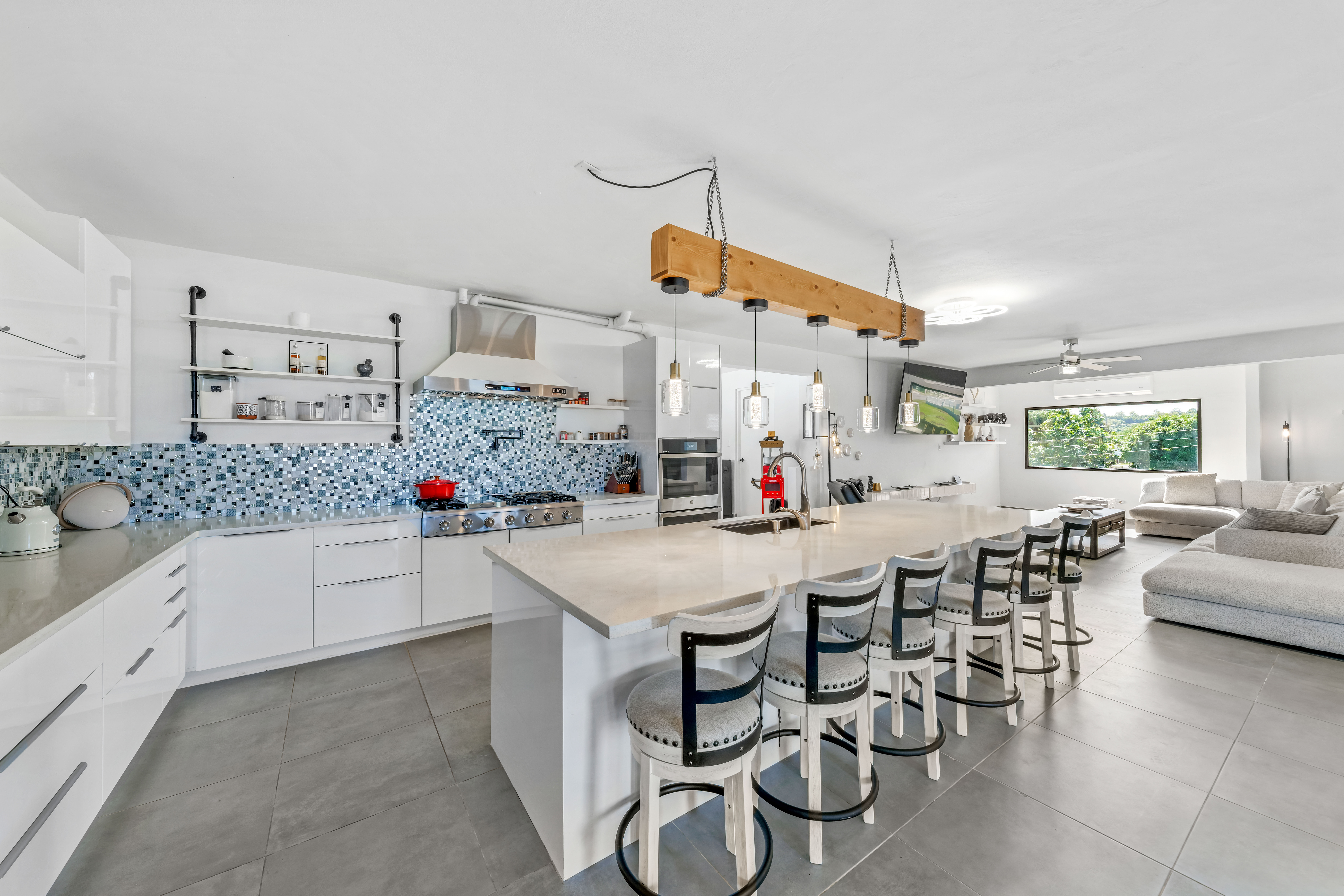  Private Coastal Haven in Camuy’s Sought-After Enclave - 物件實景