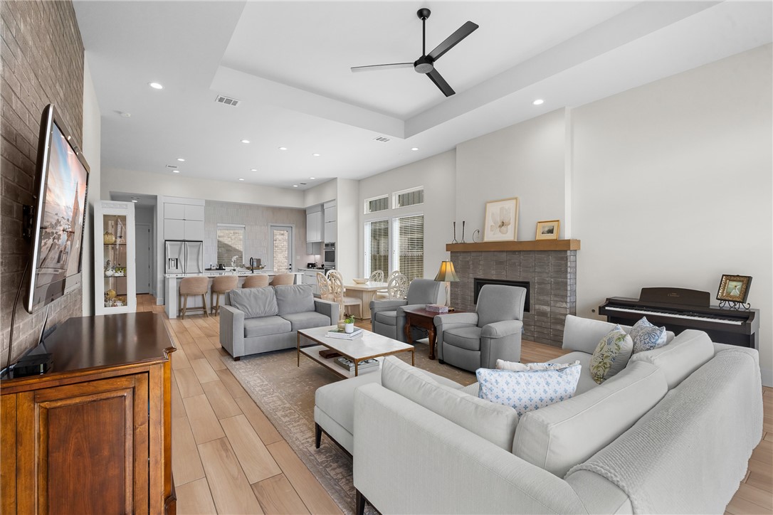 College Station, Texas, 77845, United States, 5 Bedrooms Bedrooms, ,5 BathroomsBathrooms,Residential,For Sale,2028405