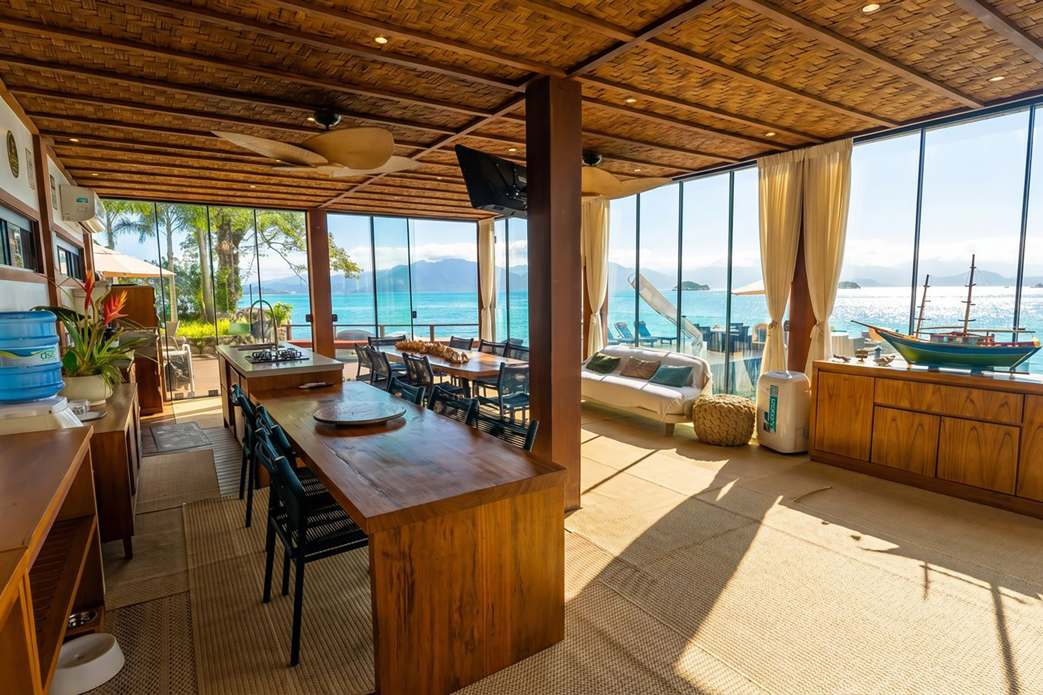  Waterfront estate overlooking Cataguases Island in Angra dos Reis - 物件實景
