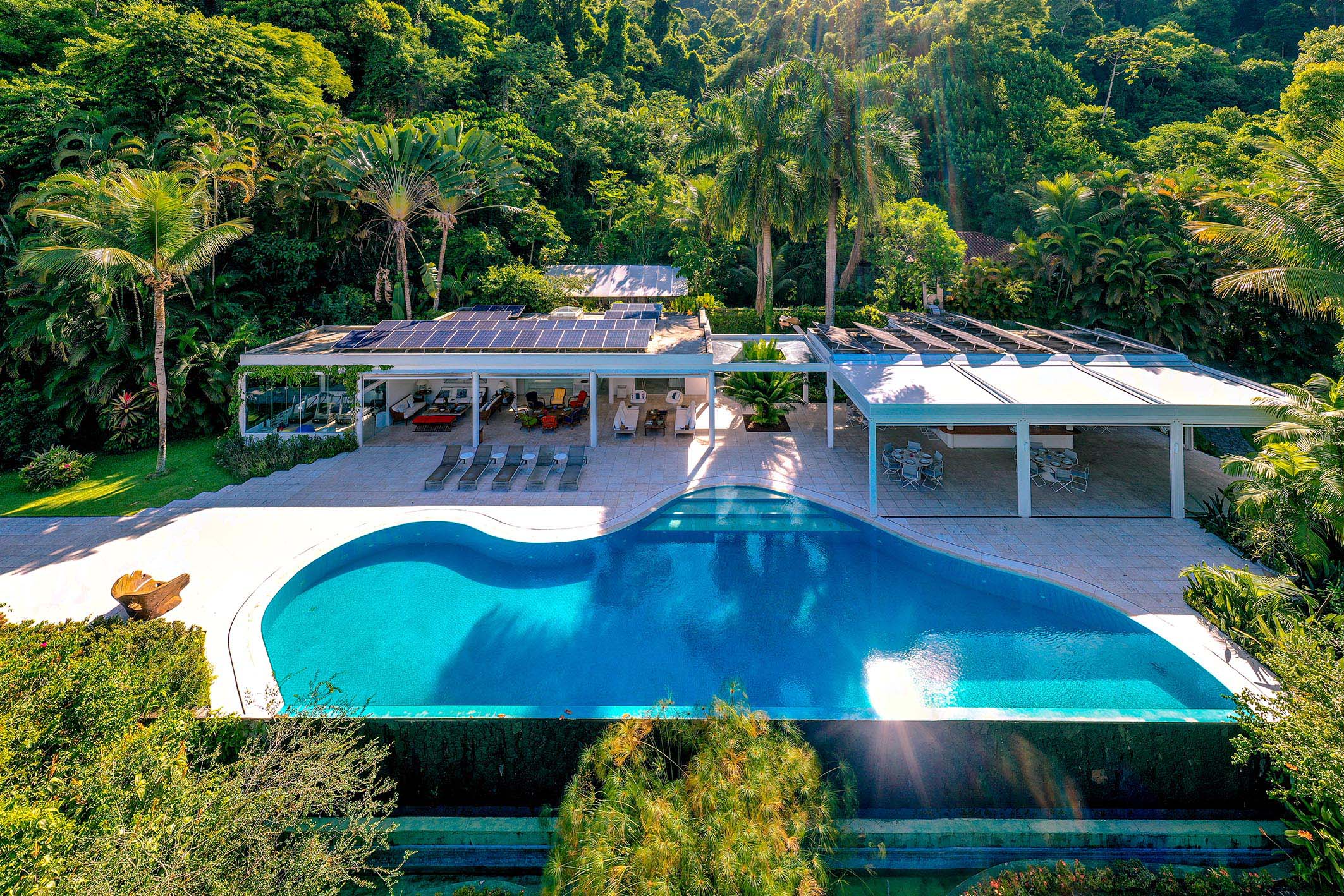 Historic and exclusive estate with helipad, private pier