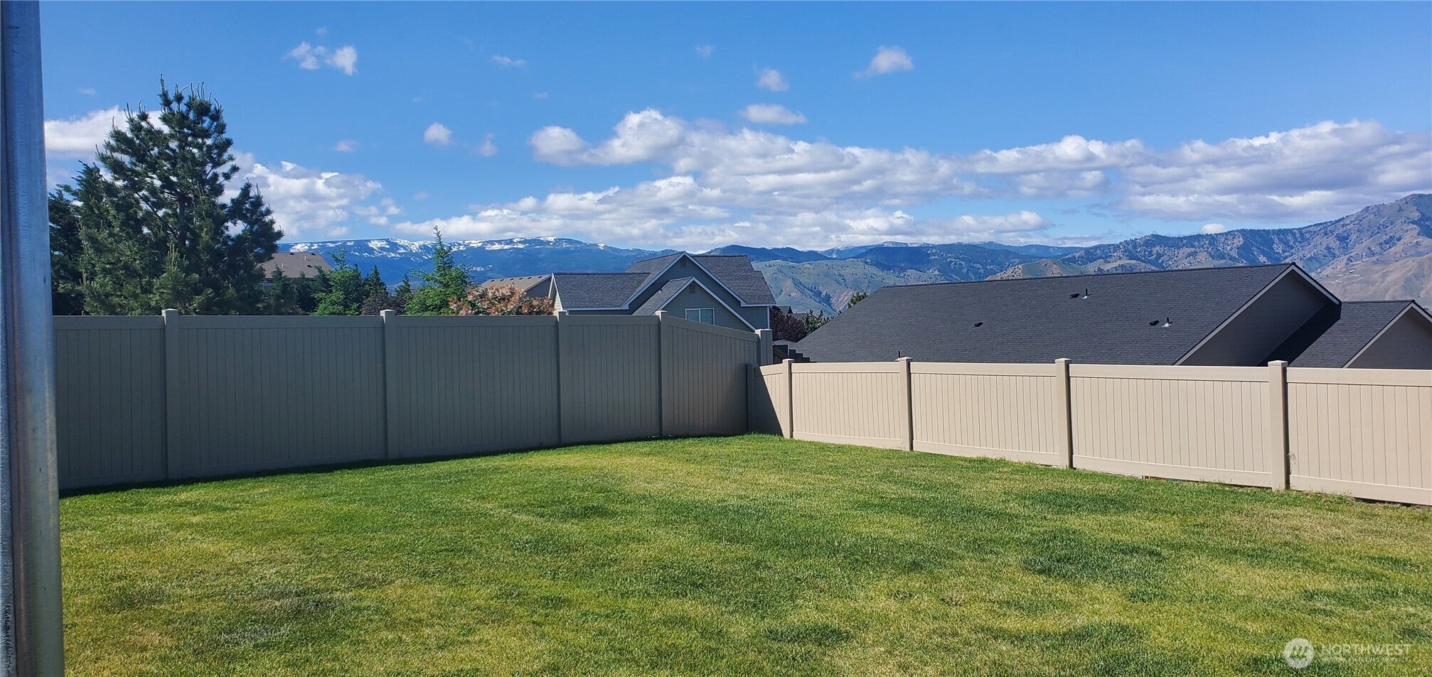 East Wenatchee, Washington, 98802, United States, 3 Bedrooms Bedrooms, ,3 BathroomsBathrooms,Residential,For Sale,1805668