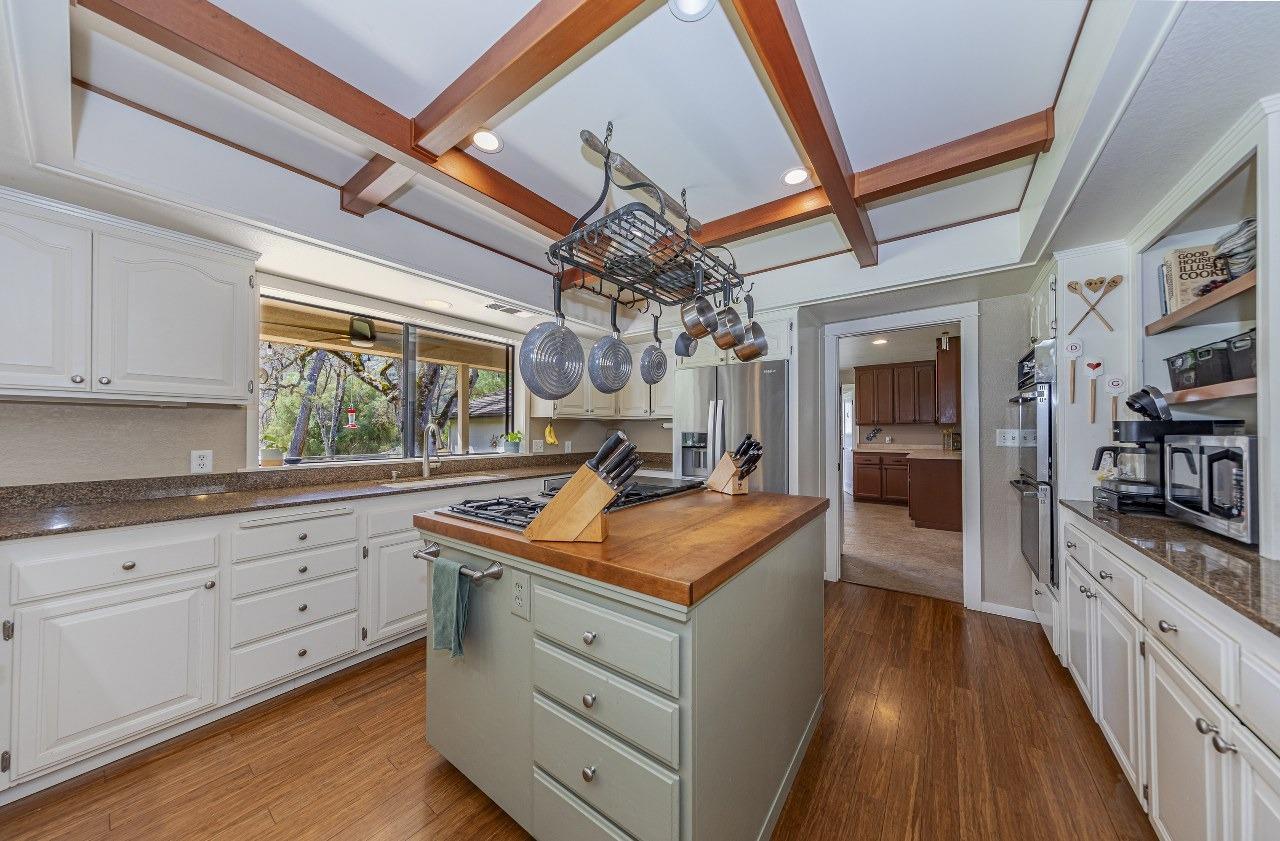 Oakhurst, California, 93644, United States, 3 Bedrooms Bedrooms, ,3 BathroomsBathrooms,Residential,For Sale,1977364