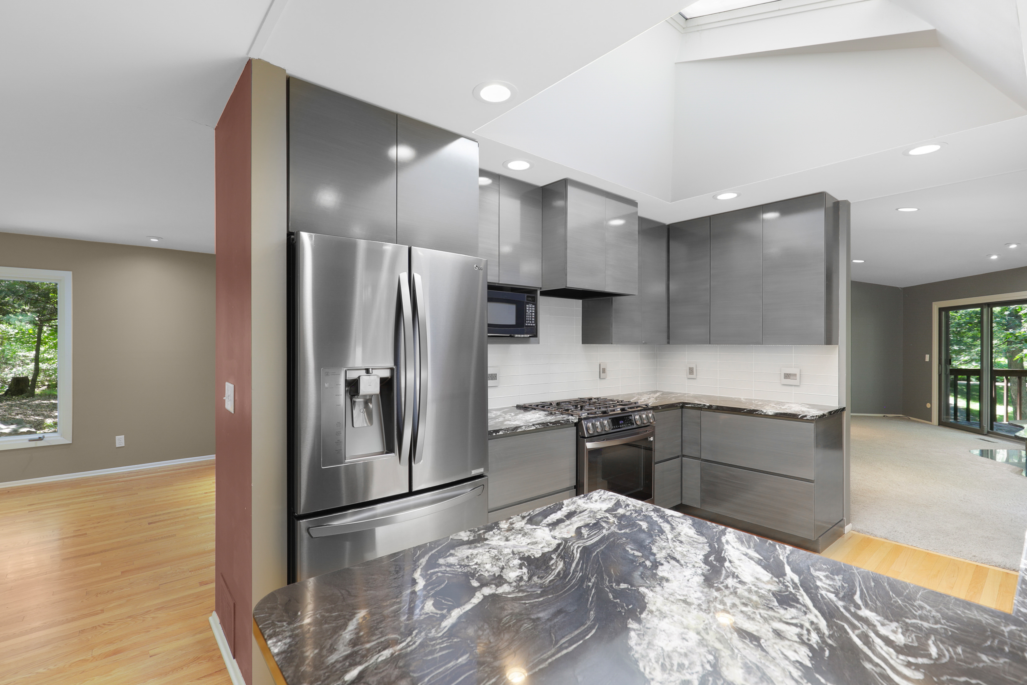  Secluded Wooded Retreat with Beautifully Updated Interiors - 物件實景