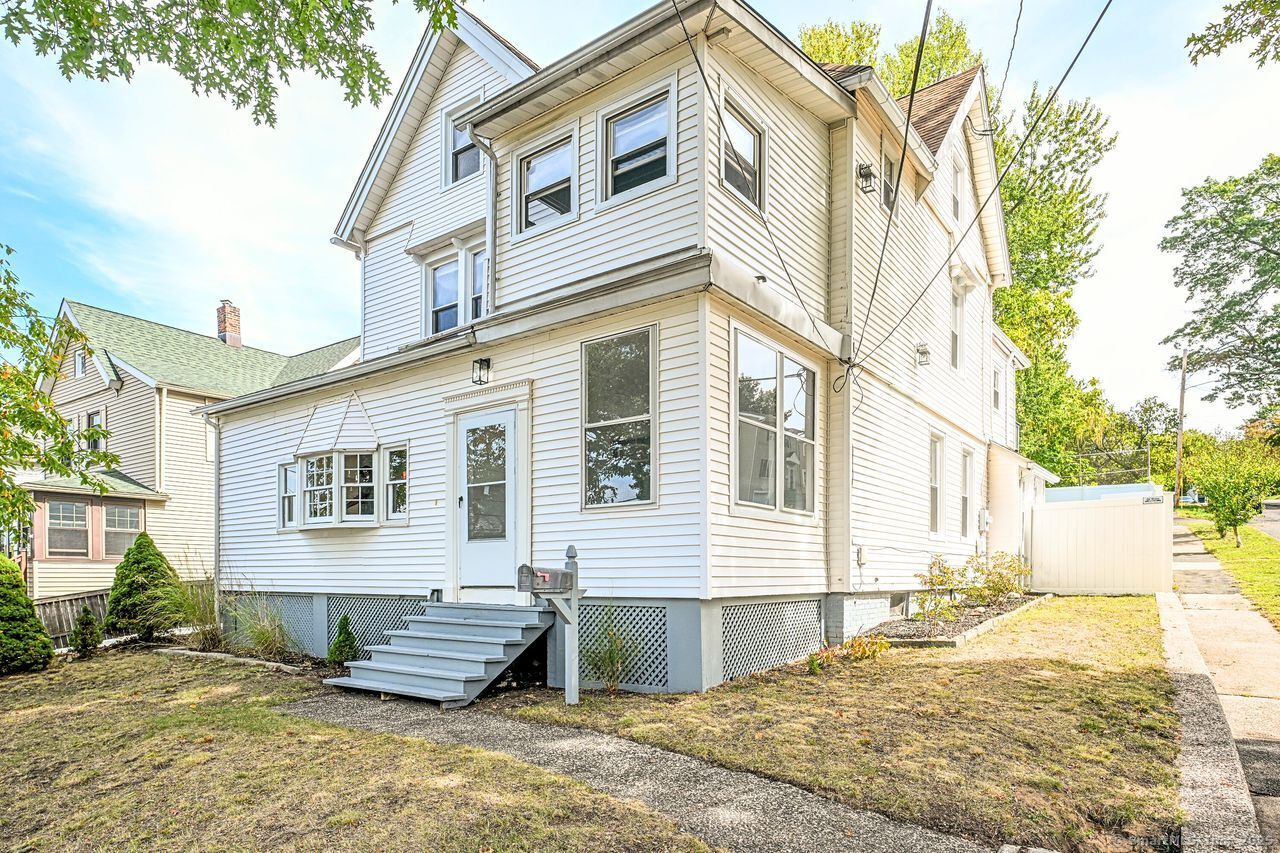 Wallingford, Connecticut, 06492, United States, 6 Bedrooms Bedrooms, ,4 BathroomsBathrooms,Residential,For Sale,1989730