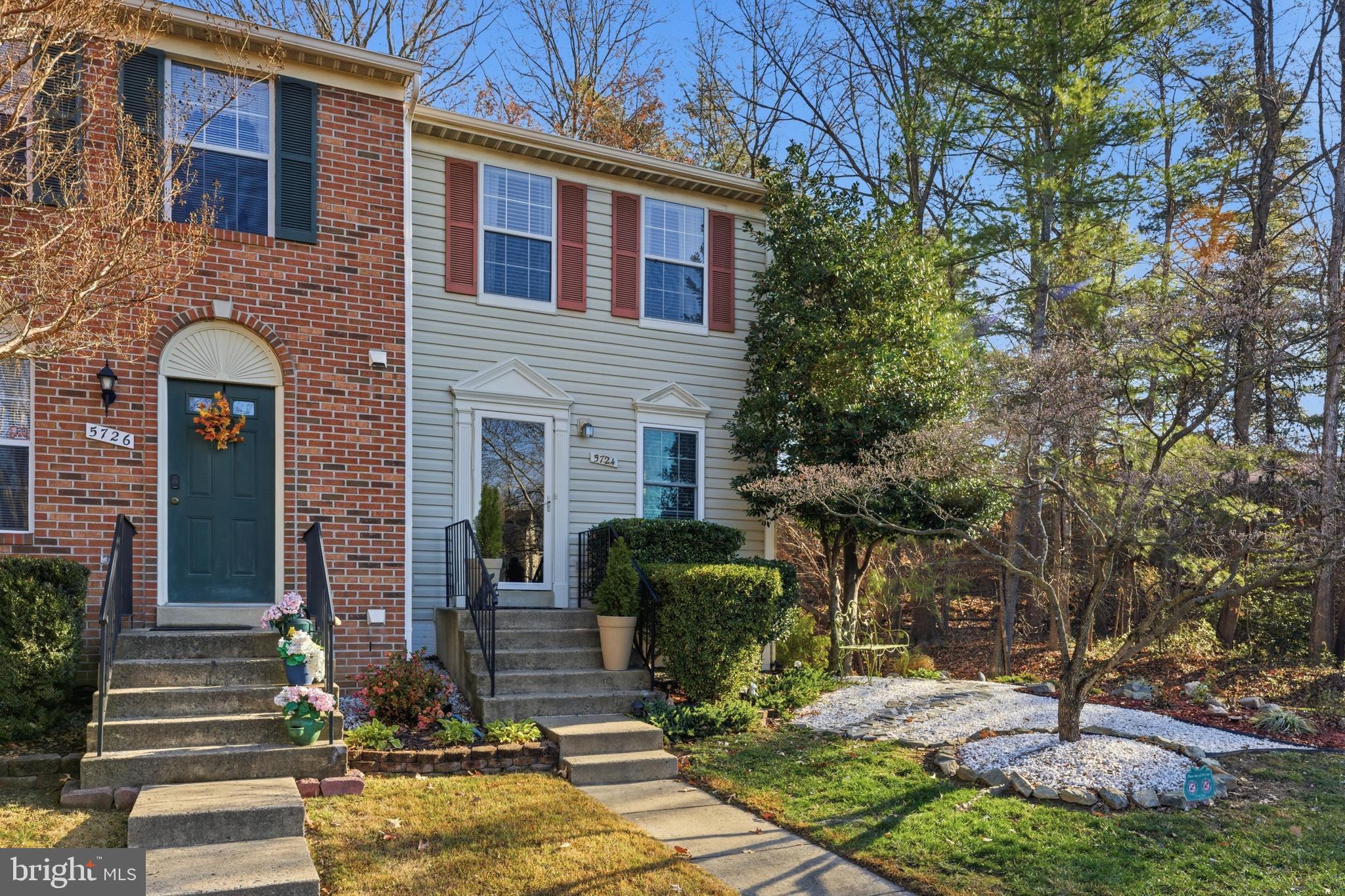 Clifton, Virginia, 20124, United States, 2 Bedrooms Bedrooms, ,3 BathroomsBathrooms,Residential,For Sale,2001572