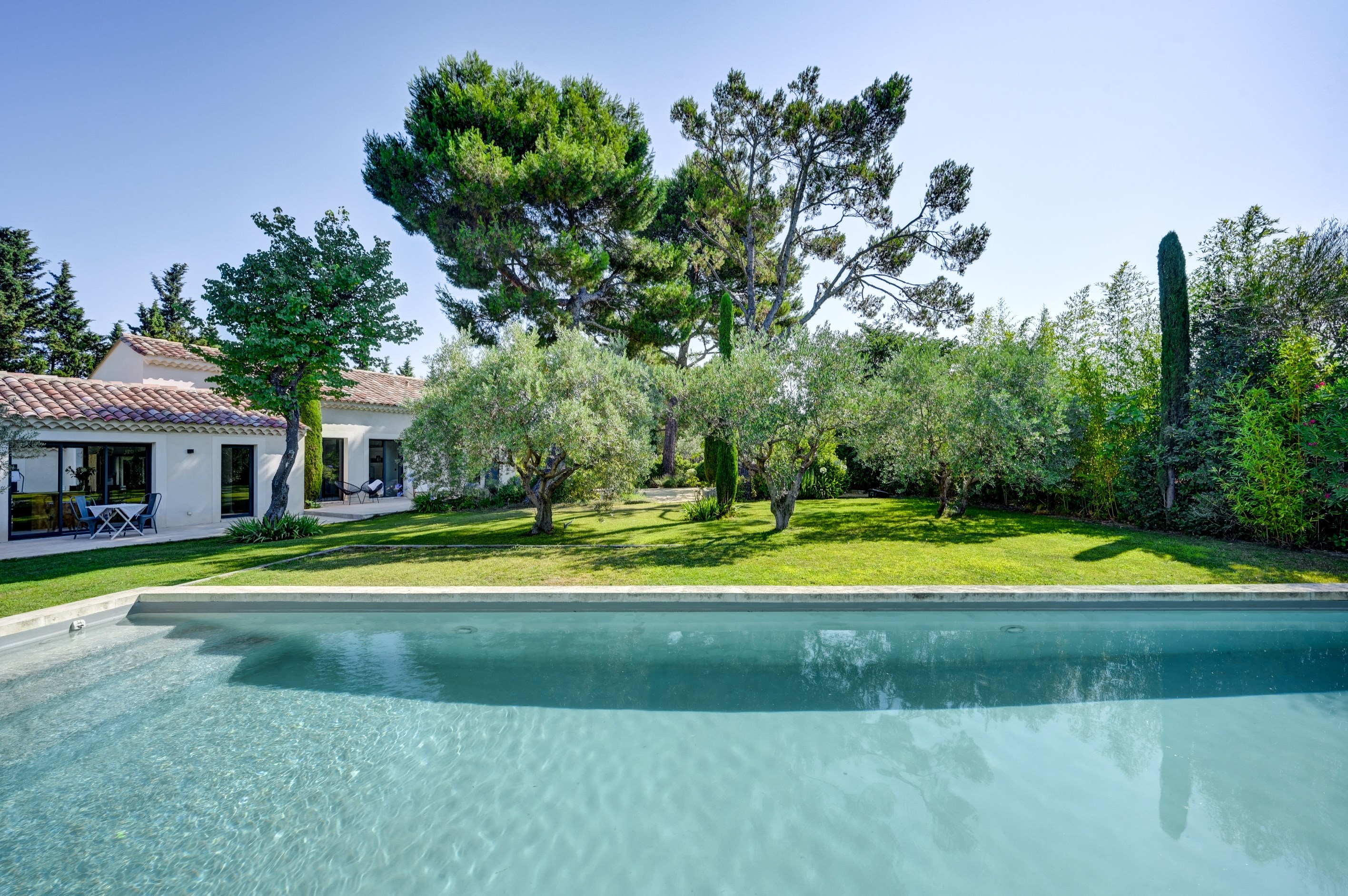  Exclusive. Rare in Eygalières, beautiful renovated house in the village center … - 物件實景