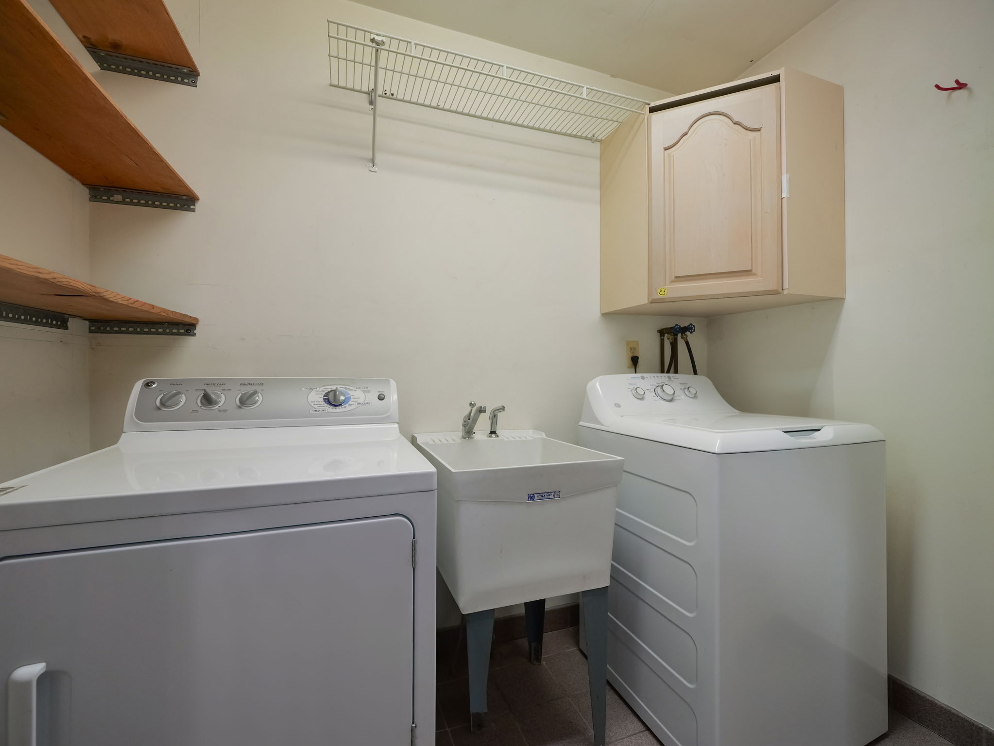 Lincoln Park, New Jersey, 07035, United States, 4 Bedrooms Bedrooms, ,3 BathroomsBathrooms,Residential,For Sale,1942822