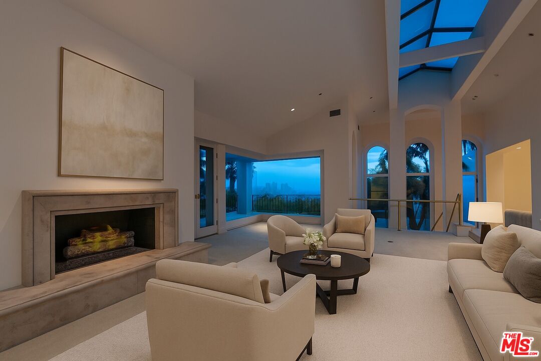 Beverly Hills, California, 90210, United States, 5 Bedrooms Bedrooms, ,4 BathroomsBathrooms,Residential,For Sale,1991118