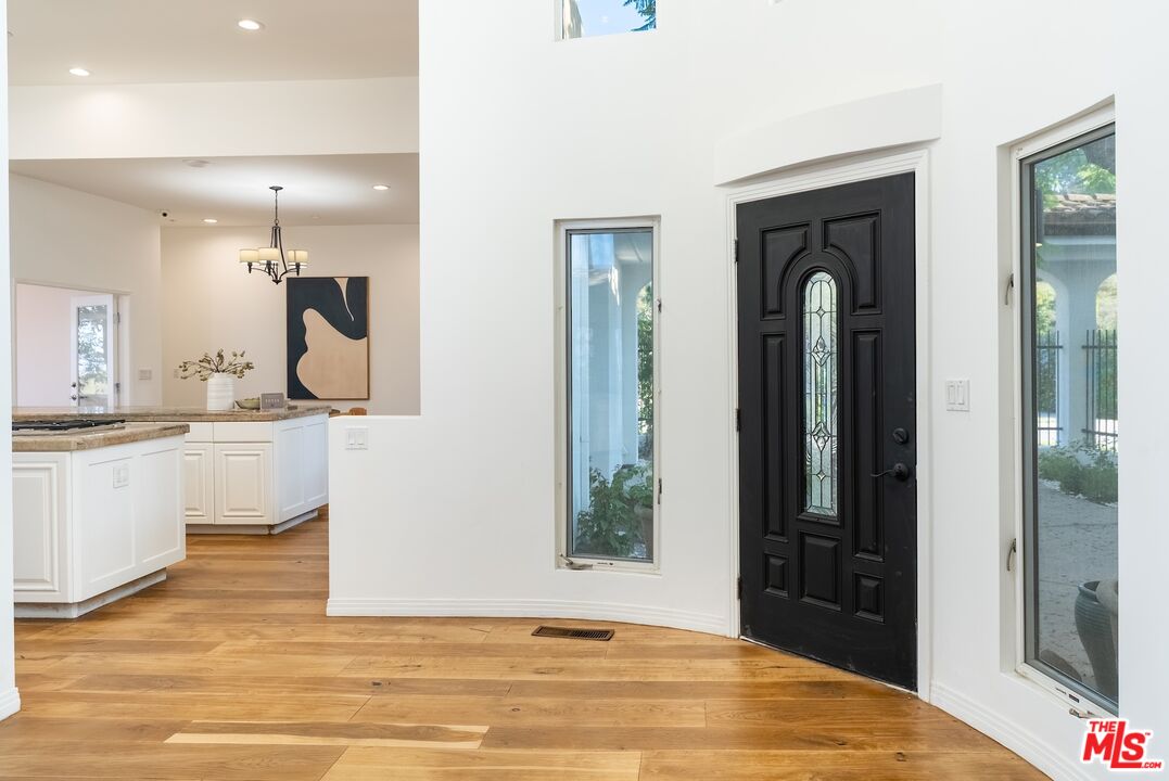 Topanga, California, 90290, United States, 4 Bedrooms Bedrooms, ,4 BathroomsBathrooms,Residential,For Sale,1902057