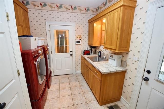 Tahlequah, Oklahoma, 74464, United States, 5 Bedrooms Bedrooms, ,5 BathroomsBathrooms,Residential,For Sale,1977859