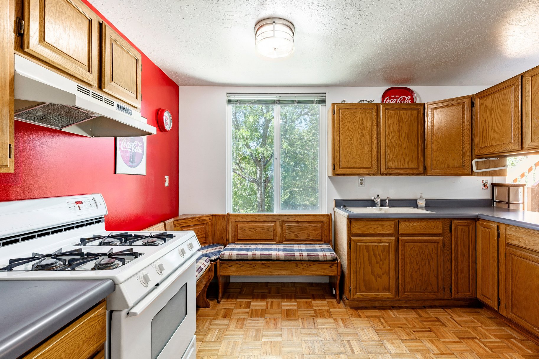  Large Multi-Level Sandy Home with Rentable Full Basement - 物件實景