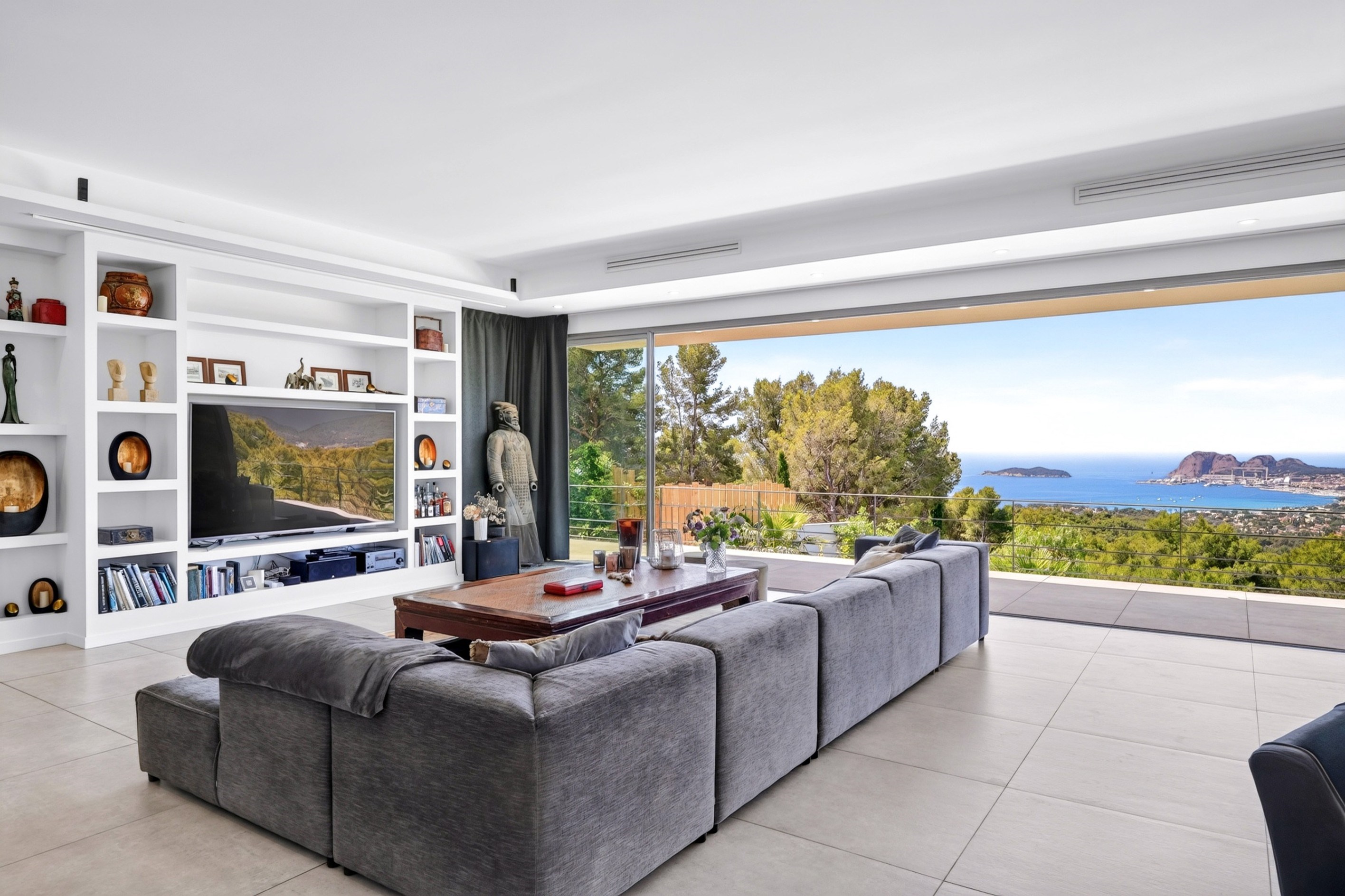  Ceyreste – Contemporary Villa with Exceptional Sea View, Expansive Garden - 物件實景