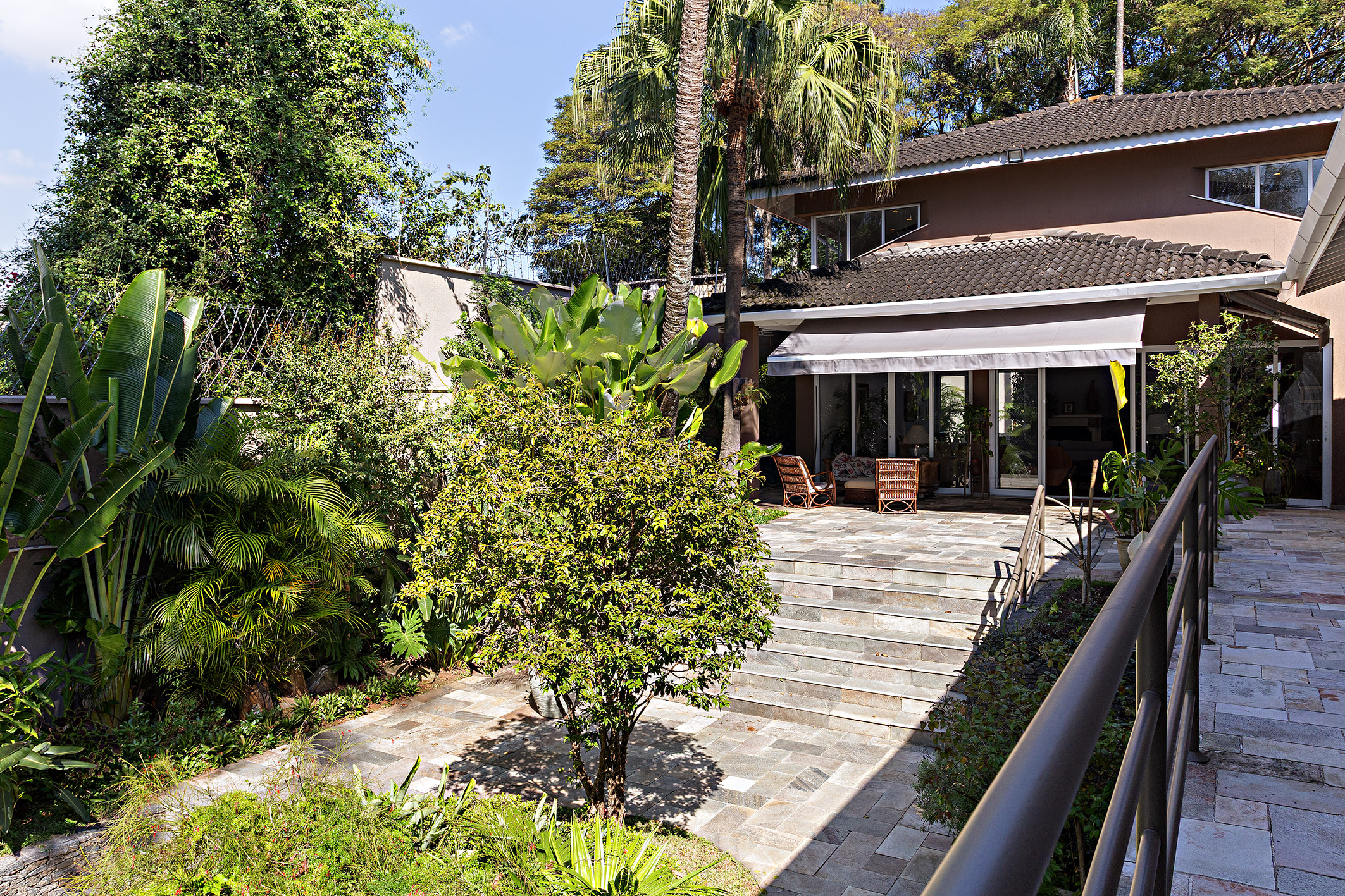  Family Residence with Garden and Pool near Parque do Cordeiro - 物件實景