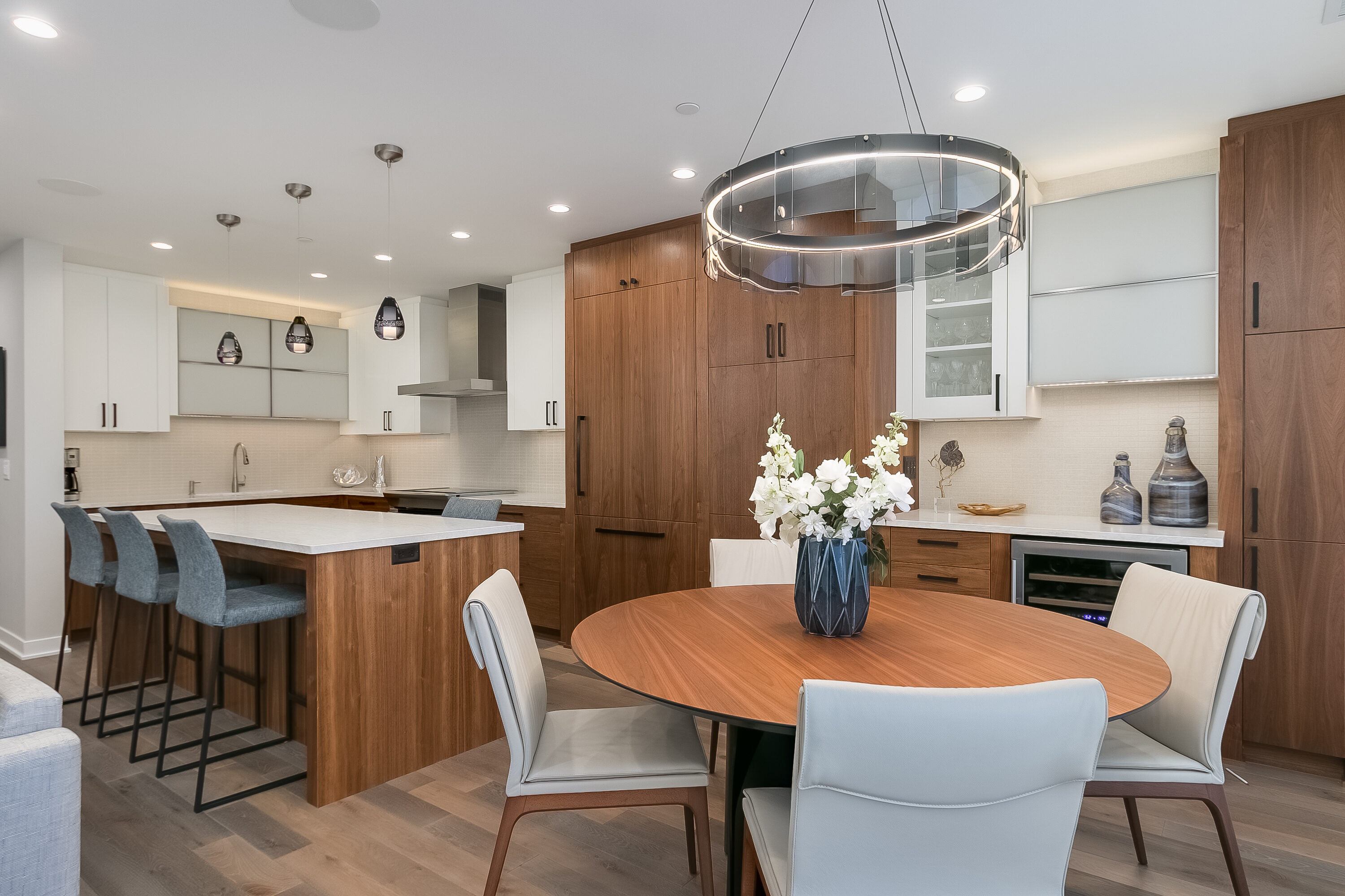  Luxurious Reimagined Downtown Condo - 物件實景