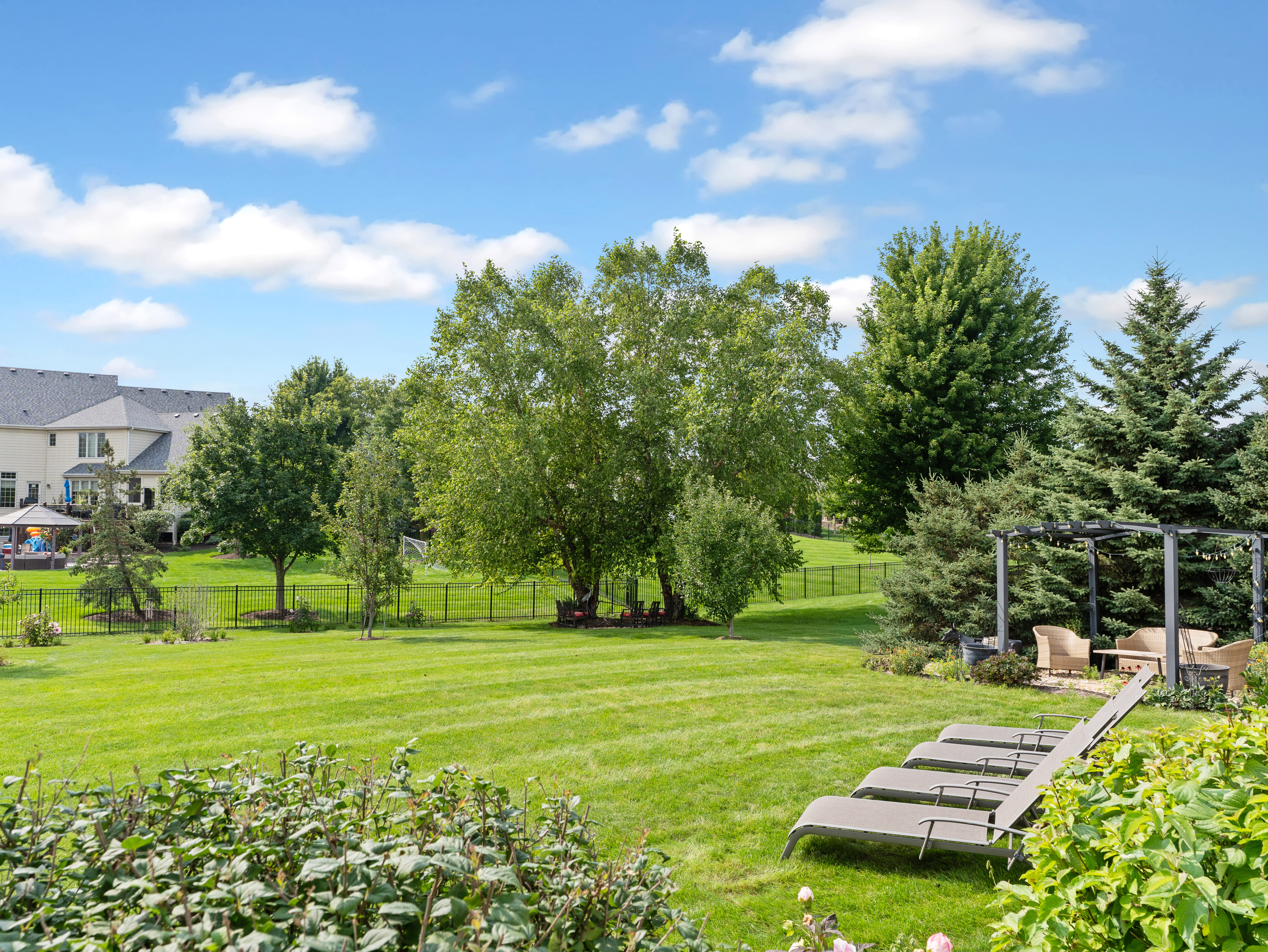  Welcome To An Exceptional Custom Home - 物件實景